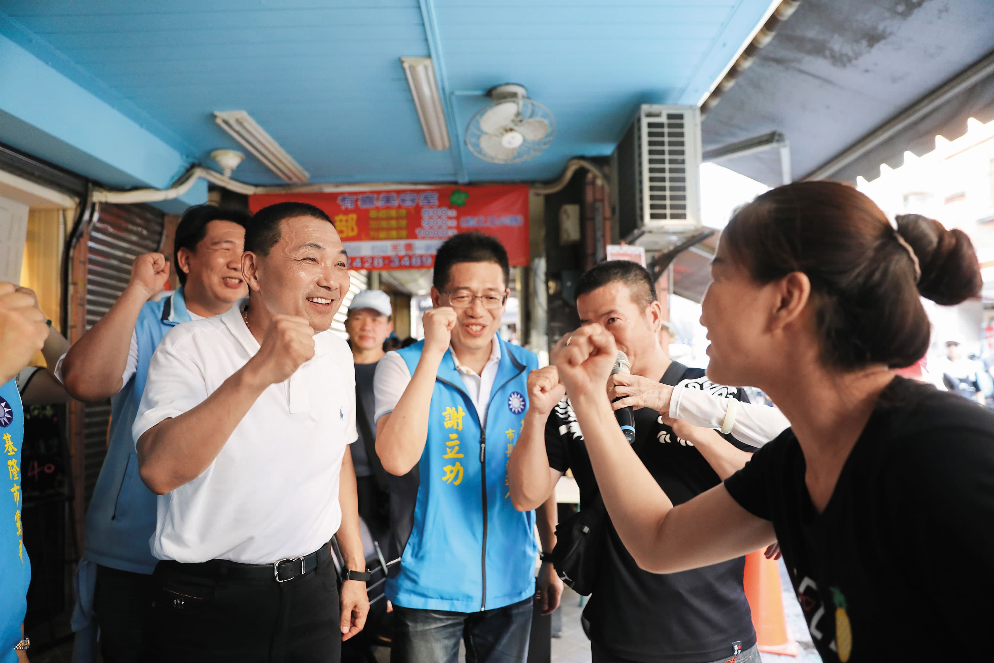 侯友宜成為國民黨2018領頭羊，各縣市長候選人都搶著找他輔選，侯上週剛到基隆力挺市長參選人謝立功。（侯友宜選辦提供）