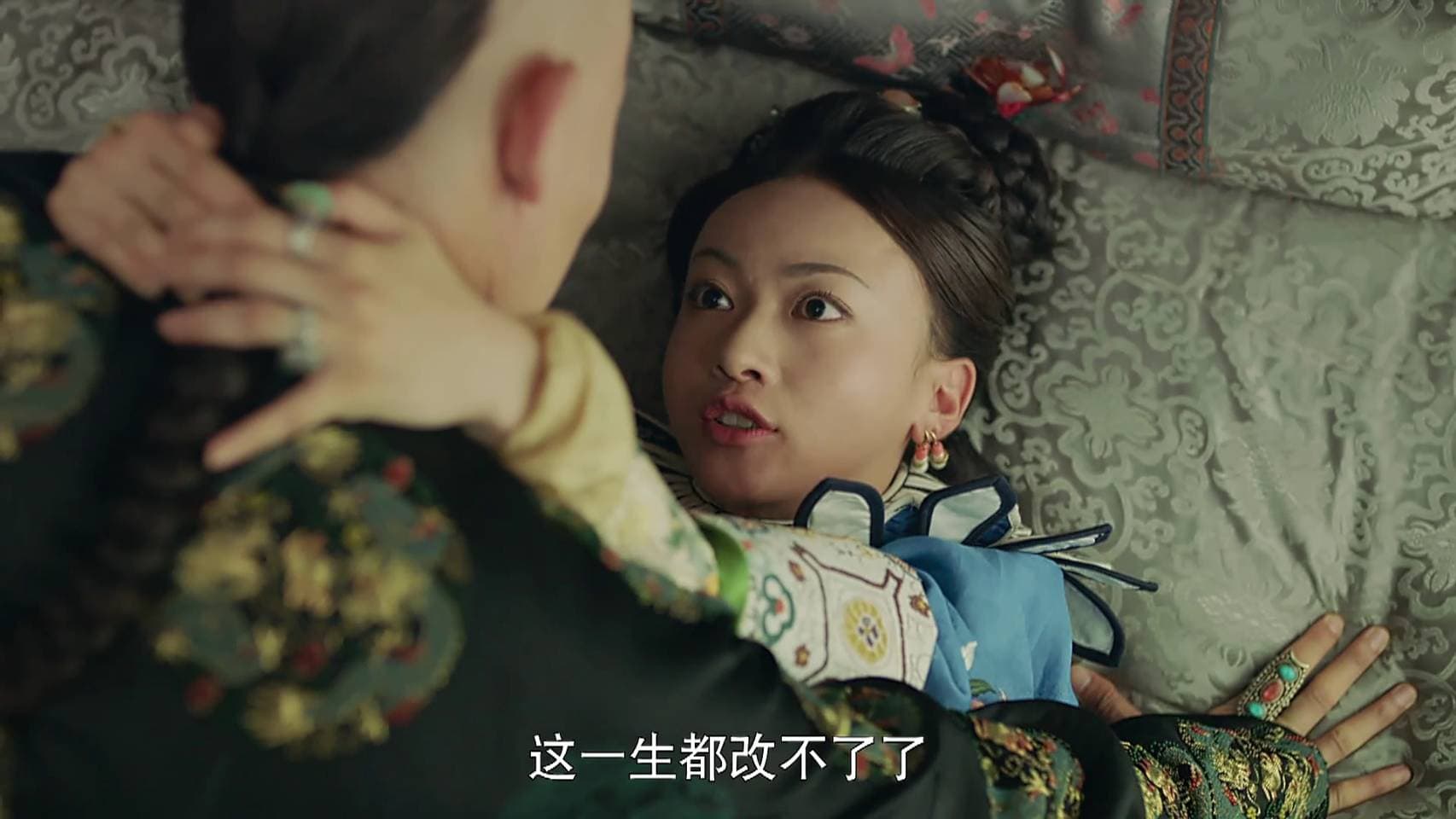 愛生氣的皇上被魏瓔珞的手一勾，心都軟了。（翻攝自愛奇藝台灣站）