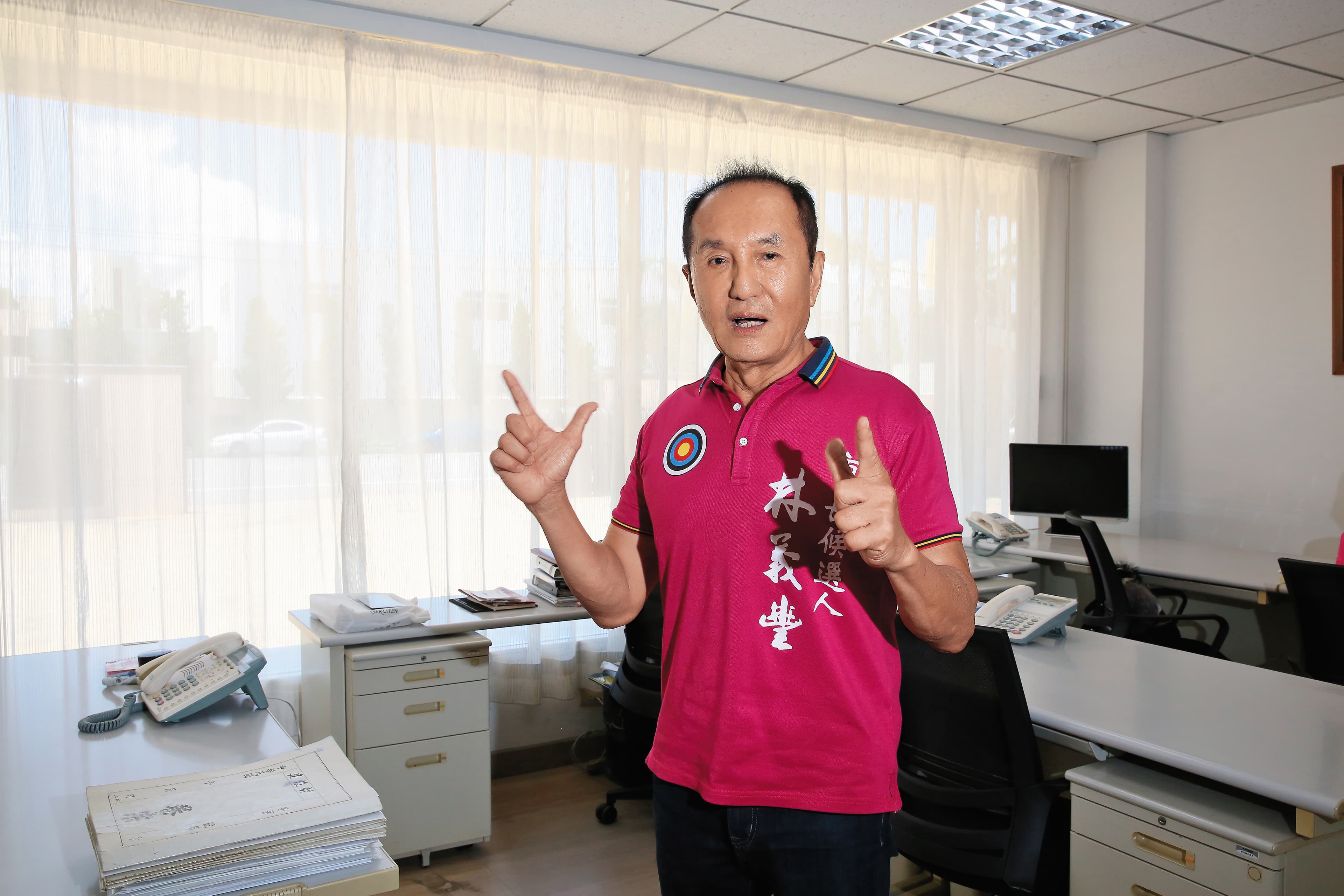 國民黨台南市長參選人高思博攻勢對準黃偉哲,黃說要向無黨籍參選人林義豐學習盡量不口出惡言。
