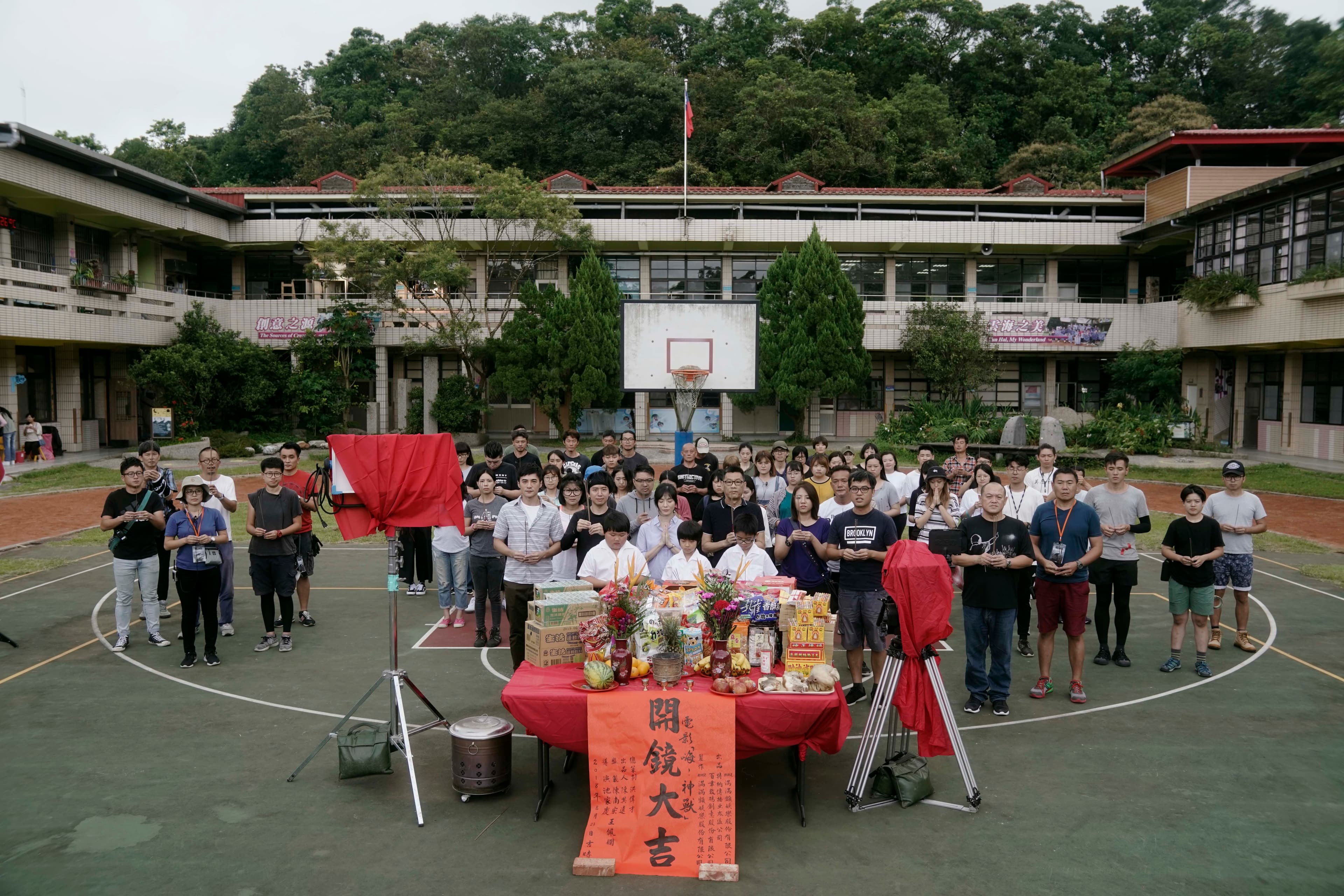 《嗨！神獸》號稱台灣首部真人動畫奇幻電影，23日舉行開鏡儀式。（滿滿額娛樂提供）