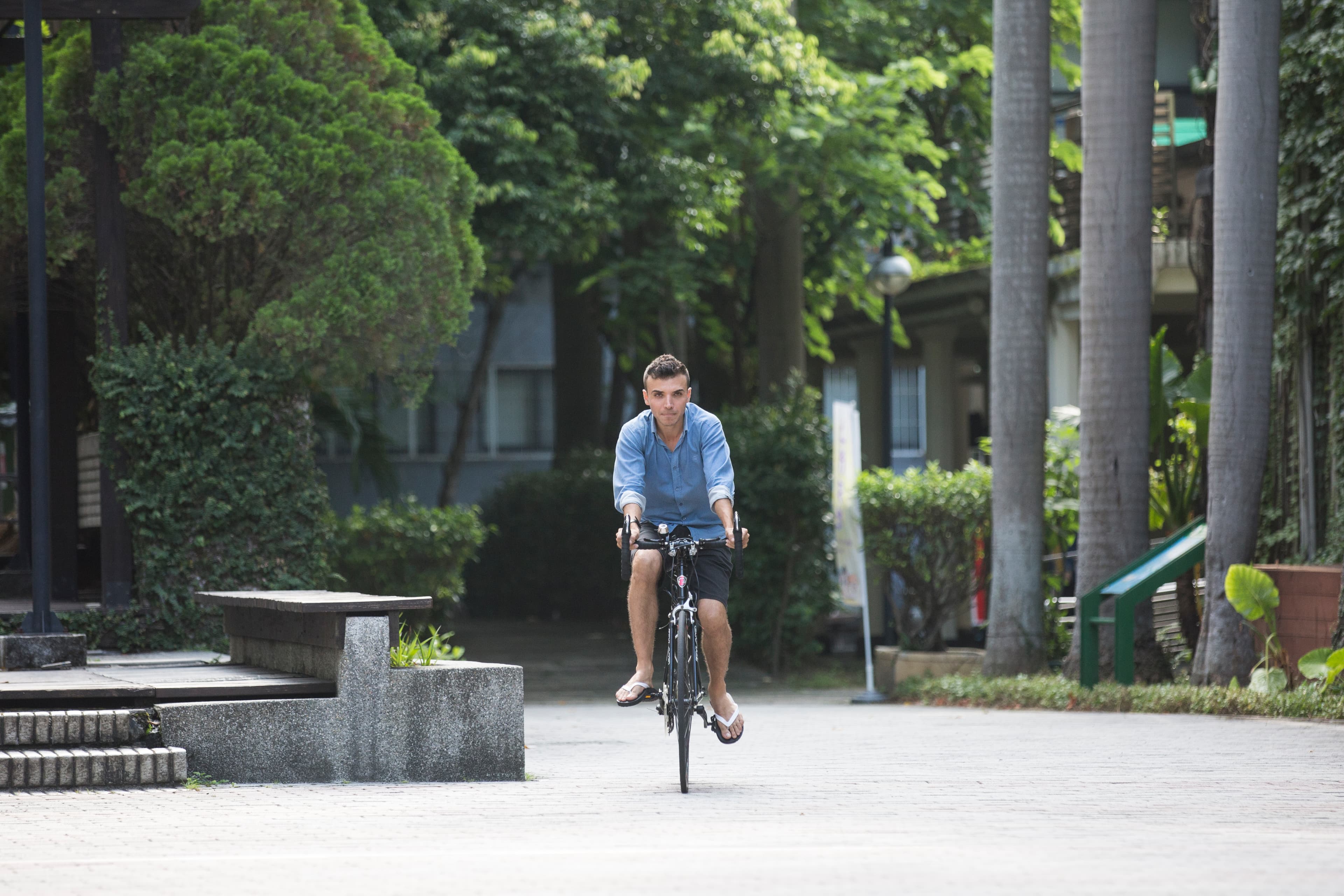 伊拉克庫德族人易馬丁說，在中東，人們都不喜歡運動也不騎腳踏車，來台灣後，他去上課、打工都騎腳踏車。