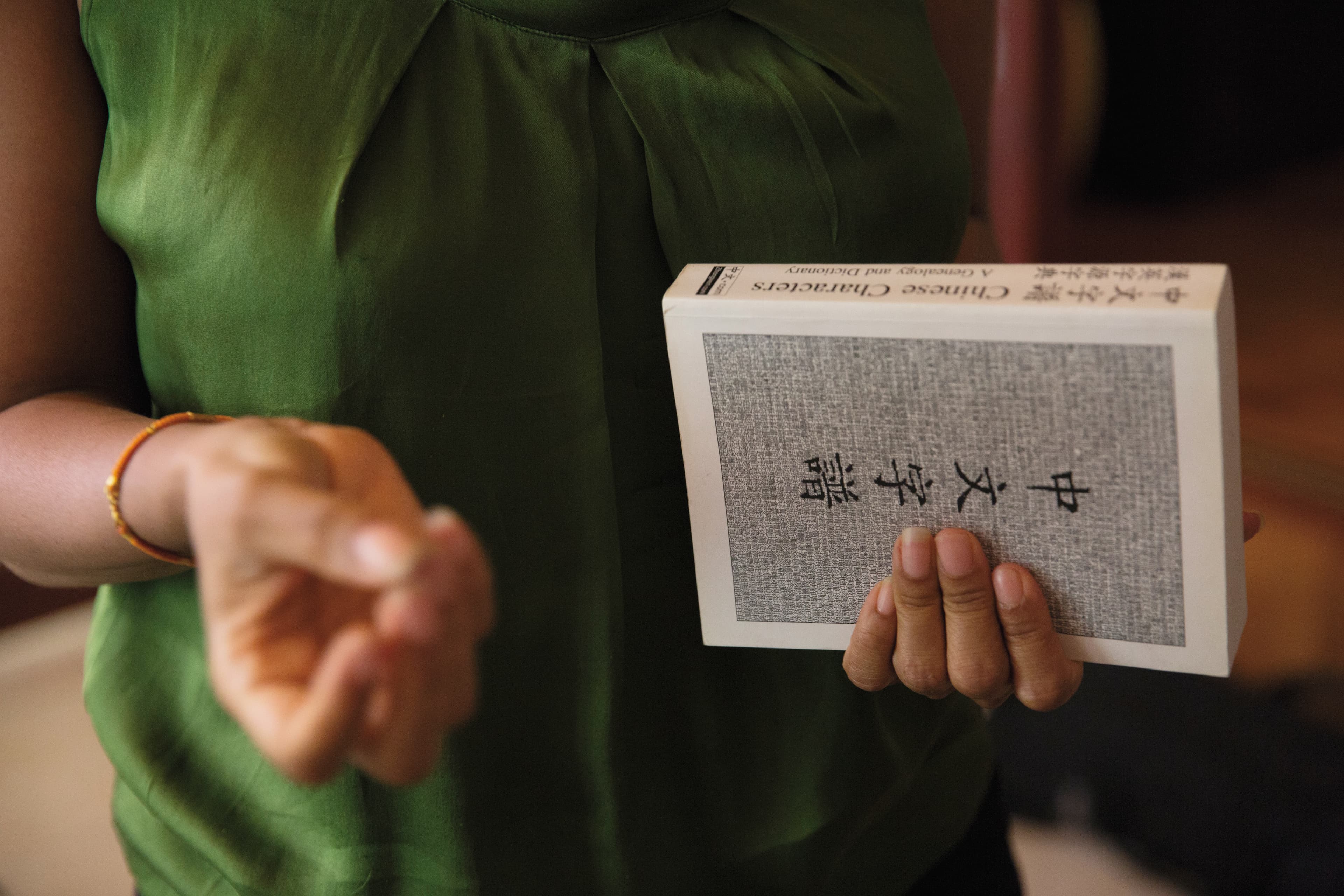 唐華瑄熱愛繁體字,經常朗誦童書練習發音聲調,也經常入迷地研究《中文字譜》。