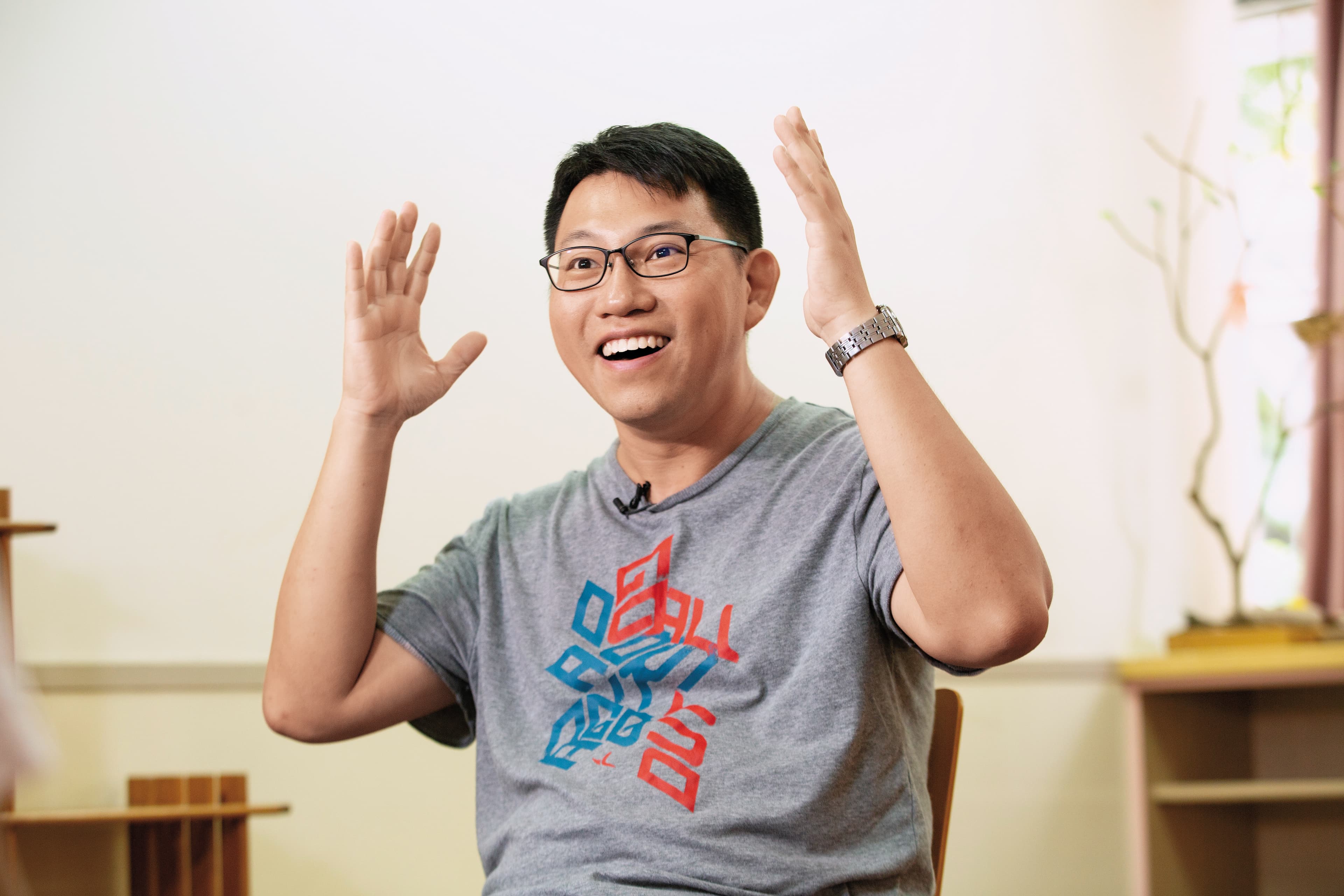 羅鎮祺的女兒不適應香港高壓教育環境,聽聞台灣的華德福教育系統,帶著太太和3個孩子一起到台南定居。