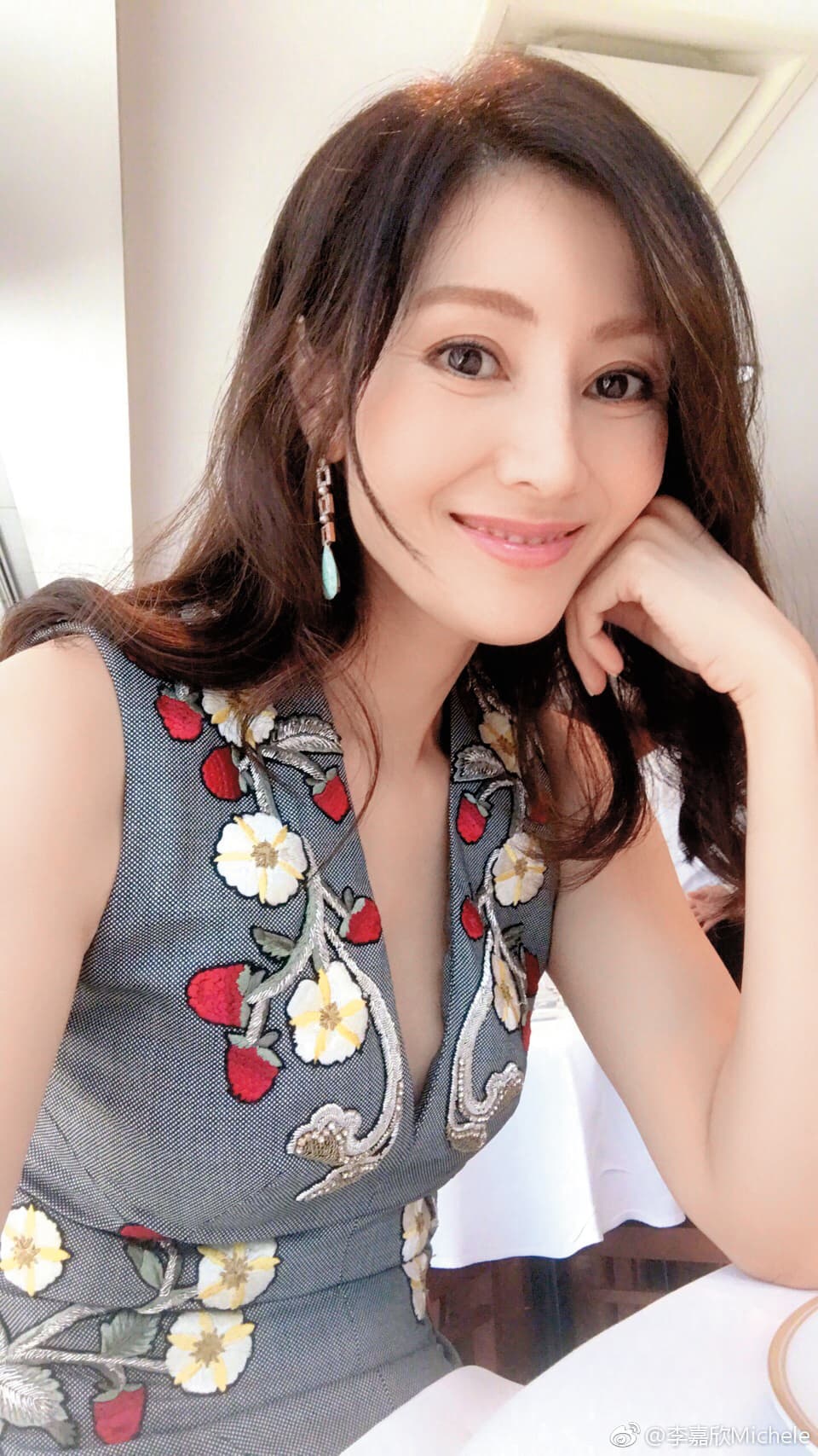 港姐李嘉欣嫁給中建企業集團小開許晉亨,也幫姊姊牽線嫁給富豪。(摘自微博)
