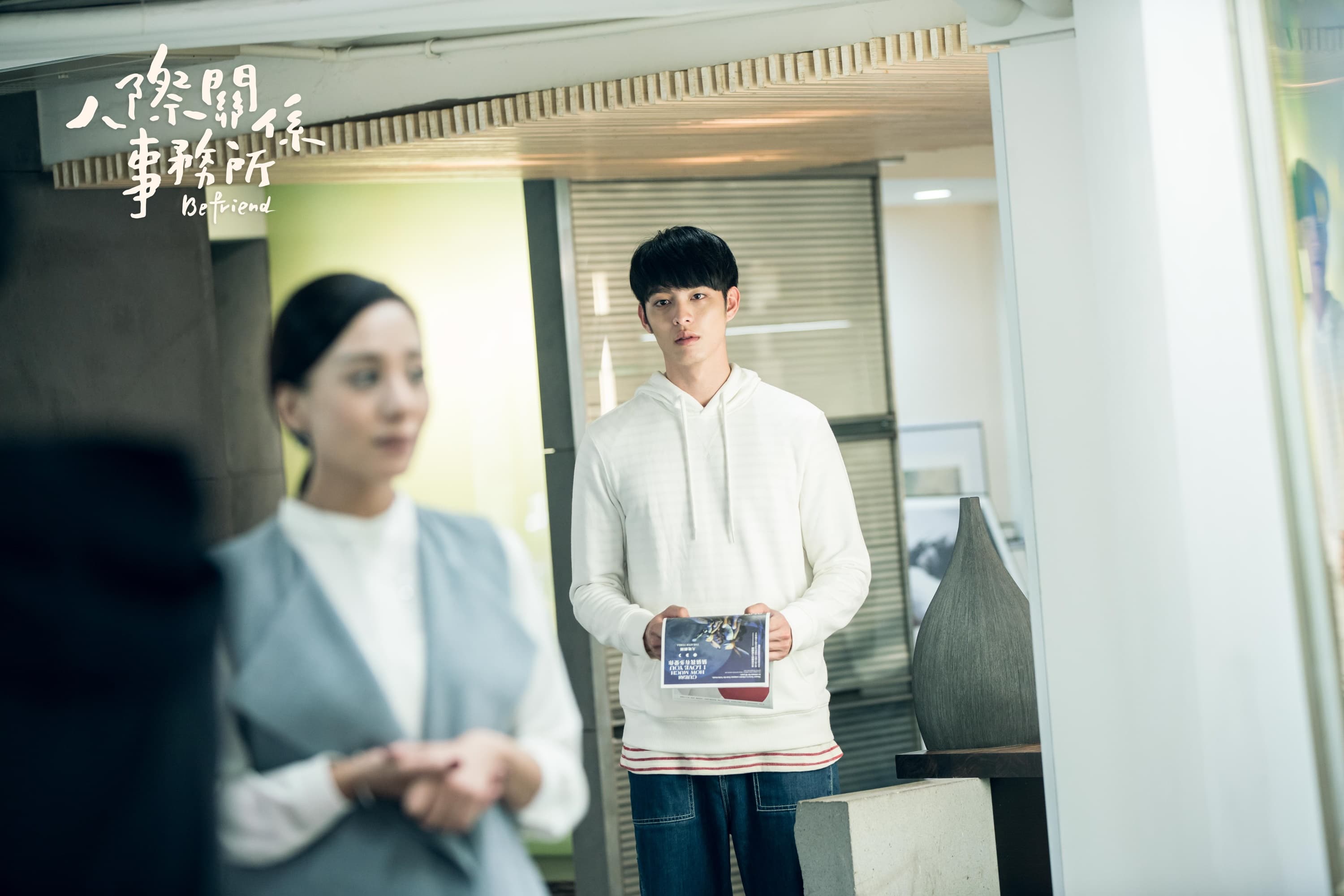 曹佑寧與高慧君在戲中演多年未見的母子。（歐銻銻娛樂提供）