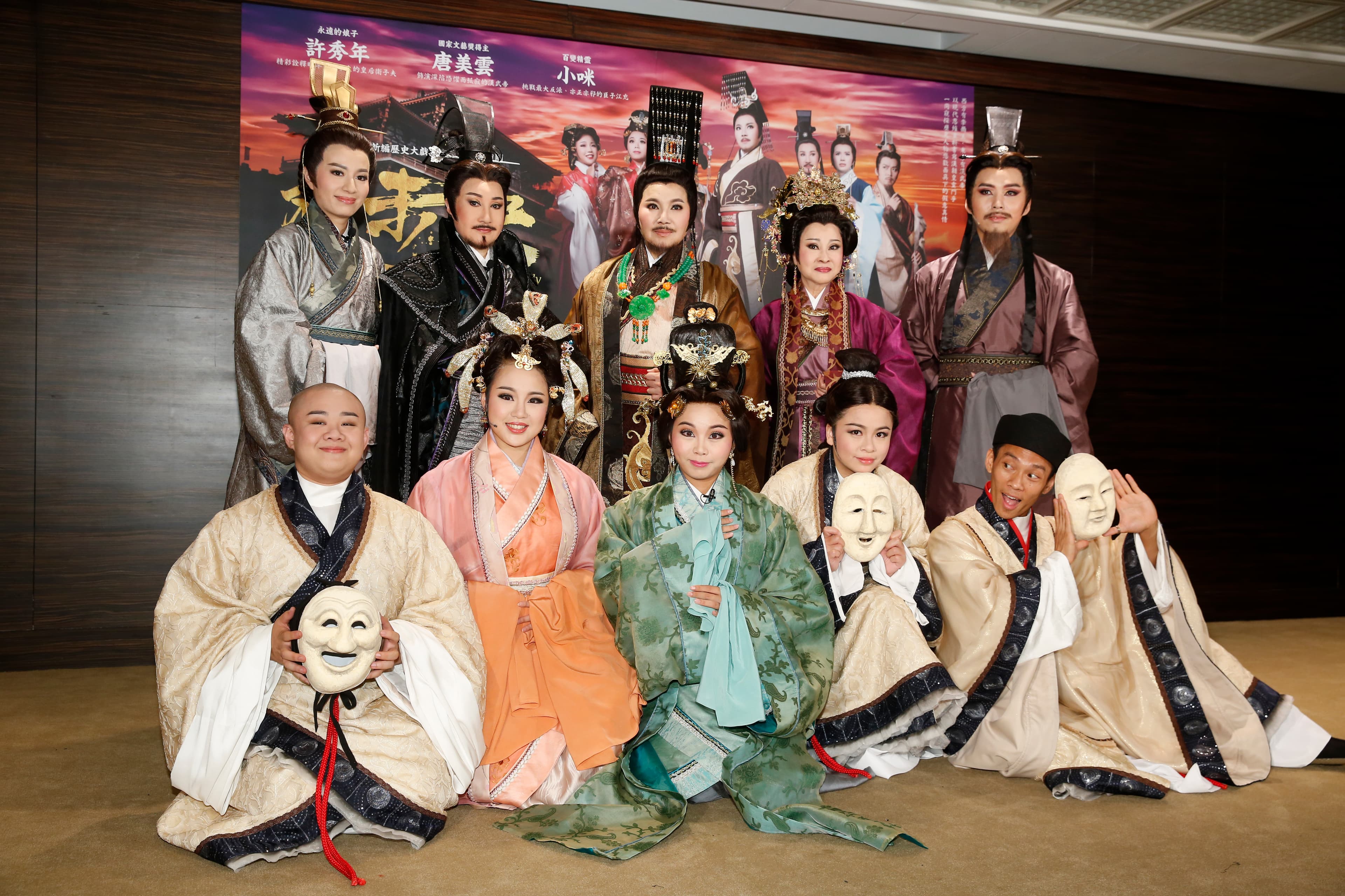 唐美雲歌仔戲團推出《夜未央》新戲,光服裝花費上百萬元打造。