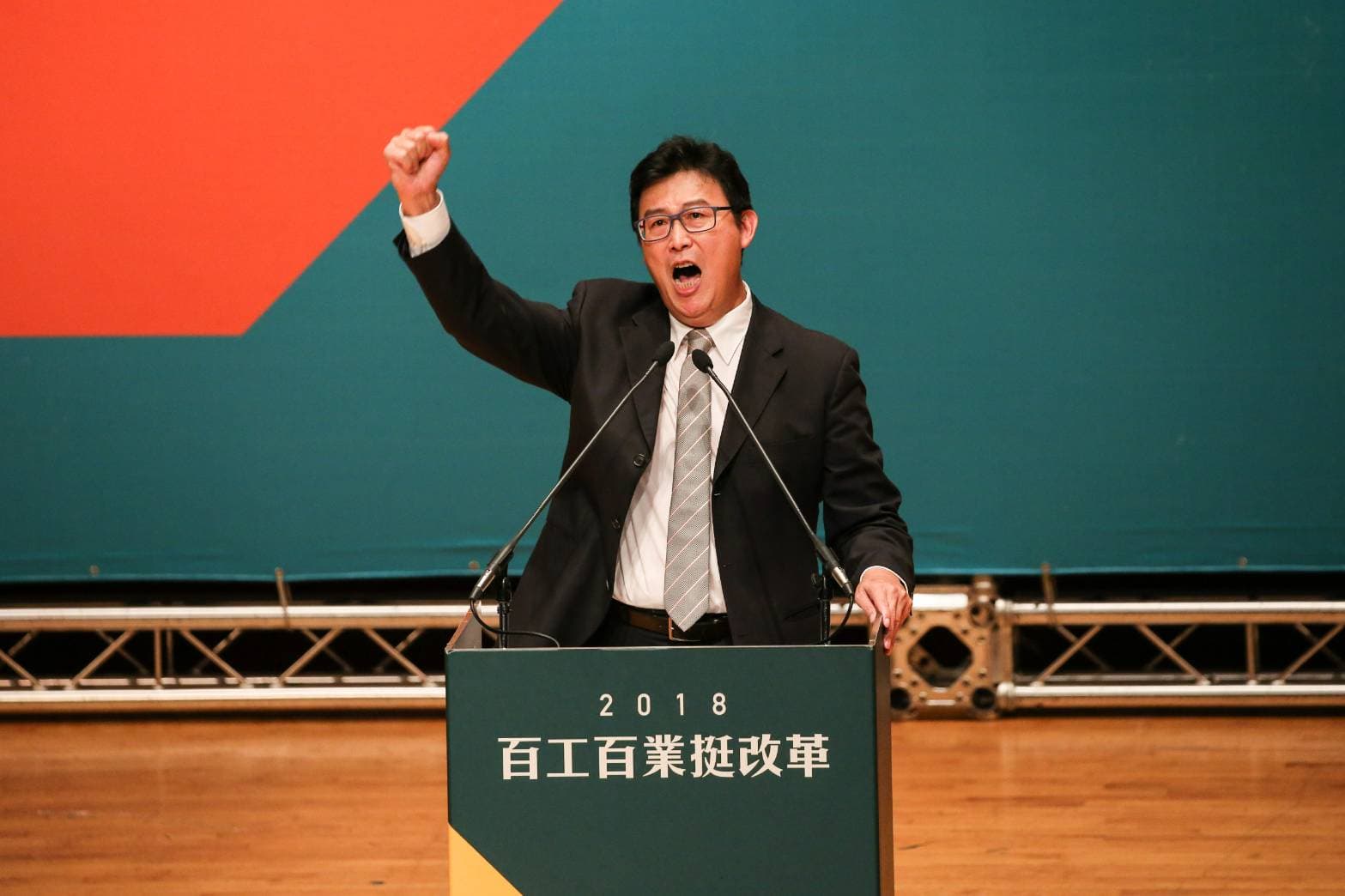民進黨台北市長參選人姚文智今出席「百工百業挺改革」造勢晚會時表示，他的選情已撥雲見日。