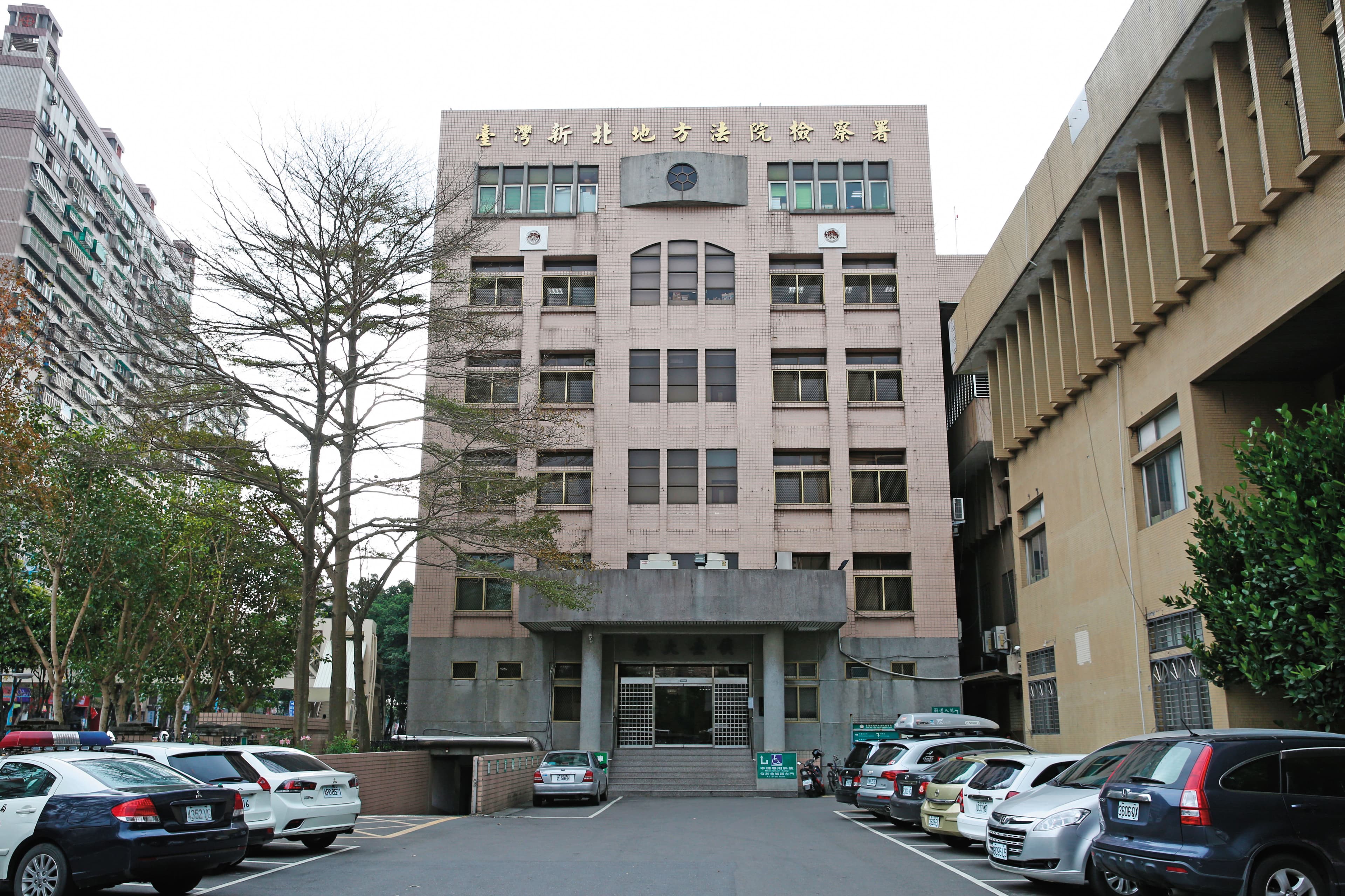 李慶華日前遭調查局約談後,移送新北地檢署複訊,被依違反《貪汙治罪條例》以50萬元交保。