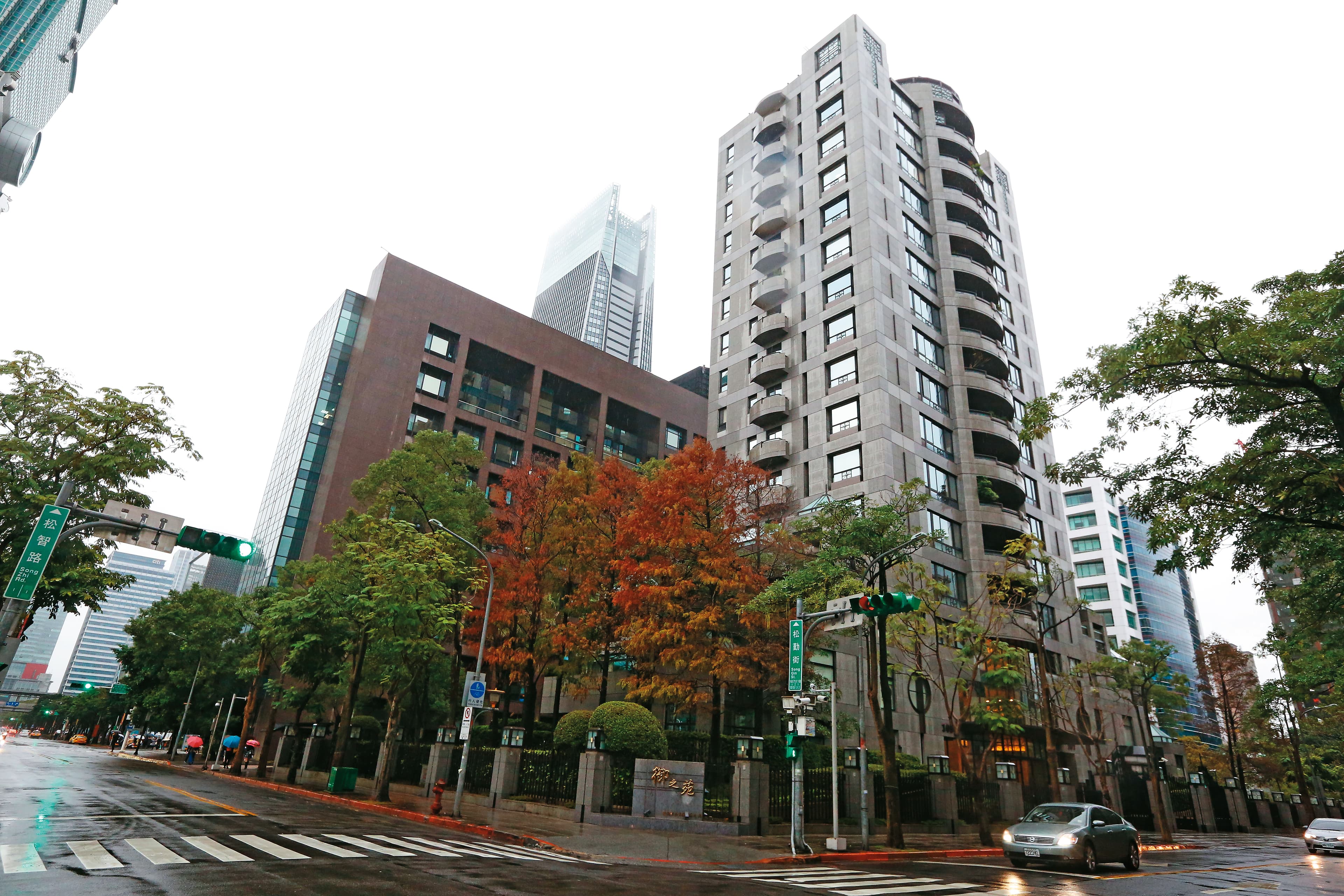 王文洋買下2戶「御之苑」豪宅送給呂安妮,目前市值已近7億元。