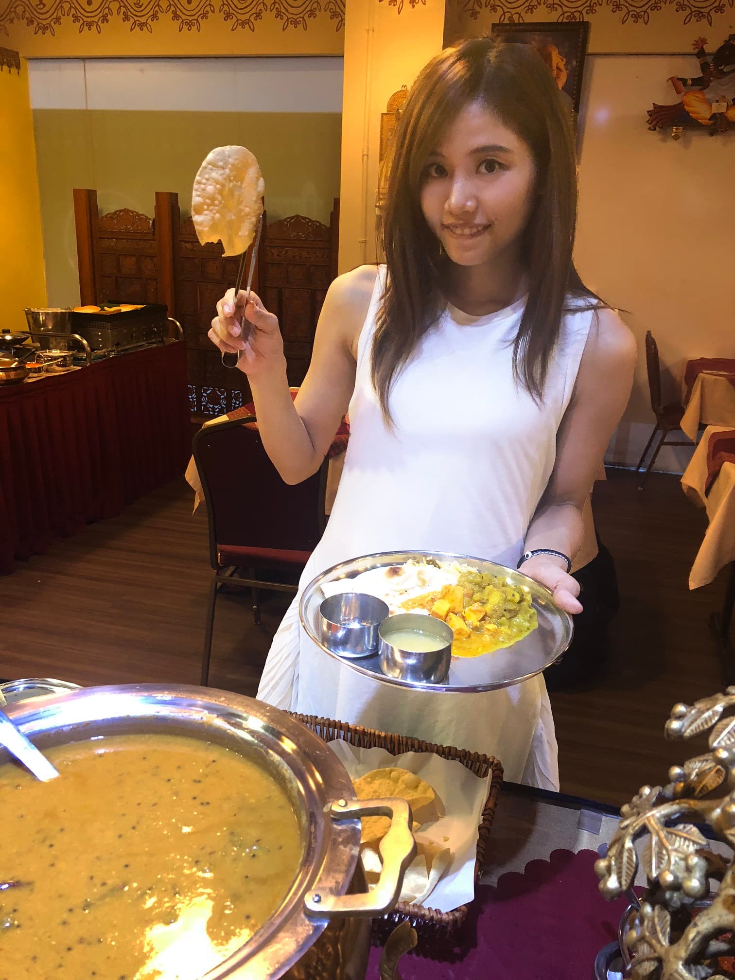 吳汶芳吃到印度料理驚為天人,把腸胃炎拋到腦後。(福茂唱片)