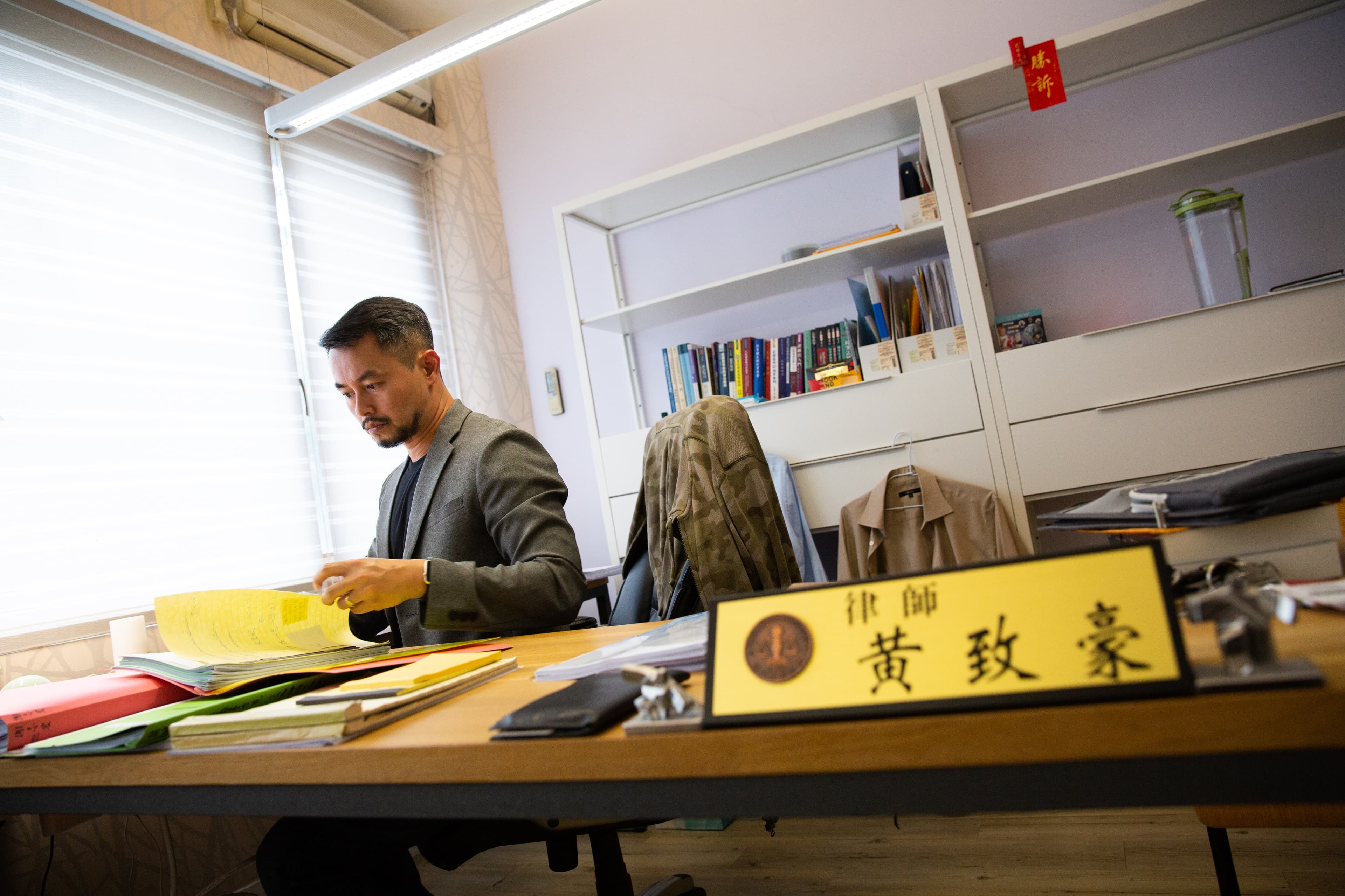 隨著接手的案件越來越多,黃致豪生活越來越忙,壓力也大到需要打無差別格鬥來紓壓。