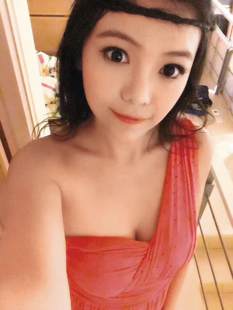 毛毛長相甜美身材好，不過在演藝圈只有做到節目助理主持人，沒有太多作品。（翻攝自楊巧寧臉書）