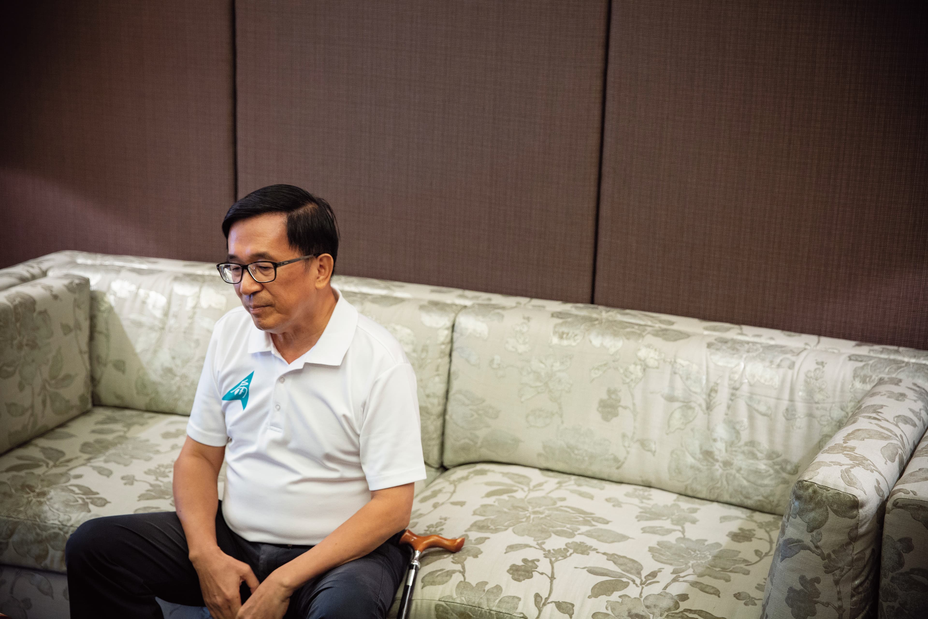 比起剛出獄時,如今陳水扁身心狀況皆改善不少,但右手拇指仍偶爾間歇性顫抖。(讀者提供)