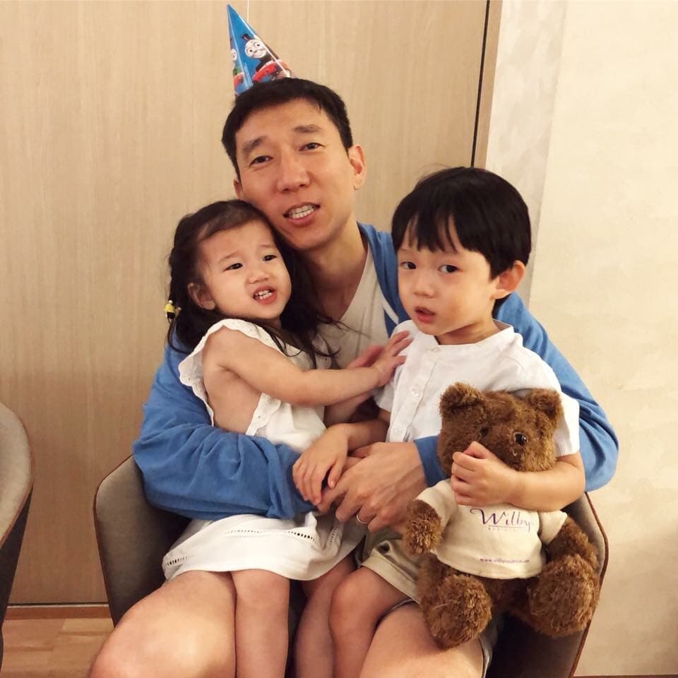 隋棠經紀人分享一對兒女愛爭寵的小故事。(翻攝自隋棠臉書)
