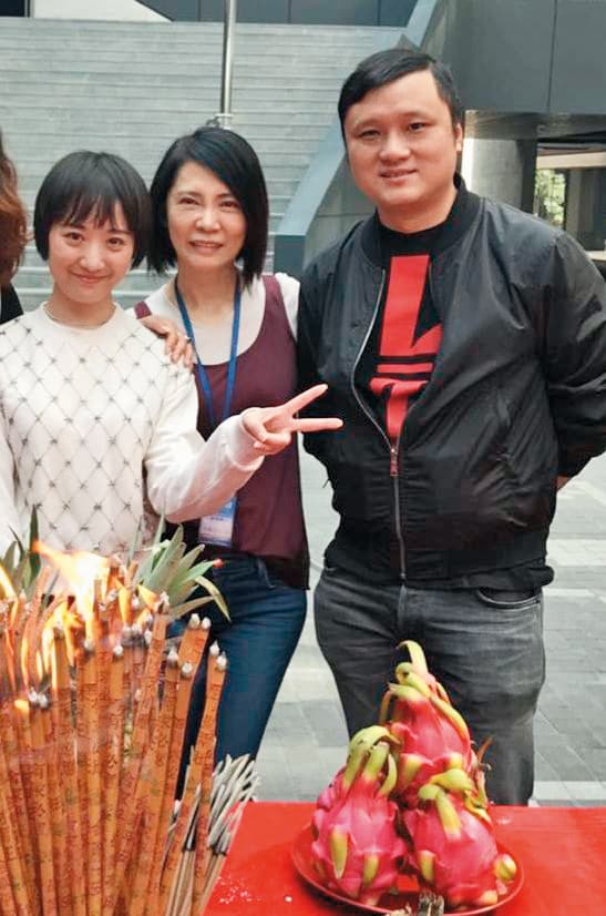 芒果tv總裁王柯(右)和柴智屏(中)合作愉快,《流星花園》之後還有新案子在進行中。