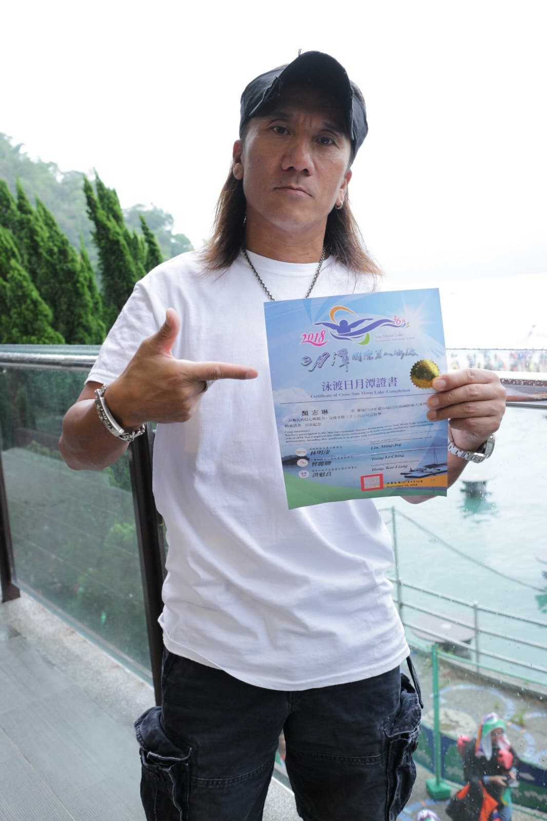 顏志琳早在3年前就想參加泳渡,終於成功。(華研提供)