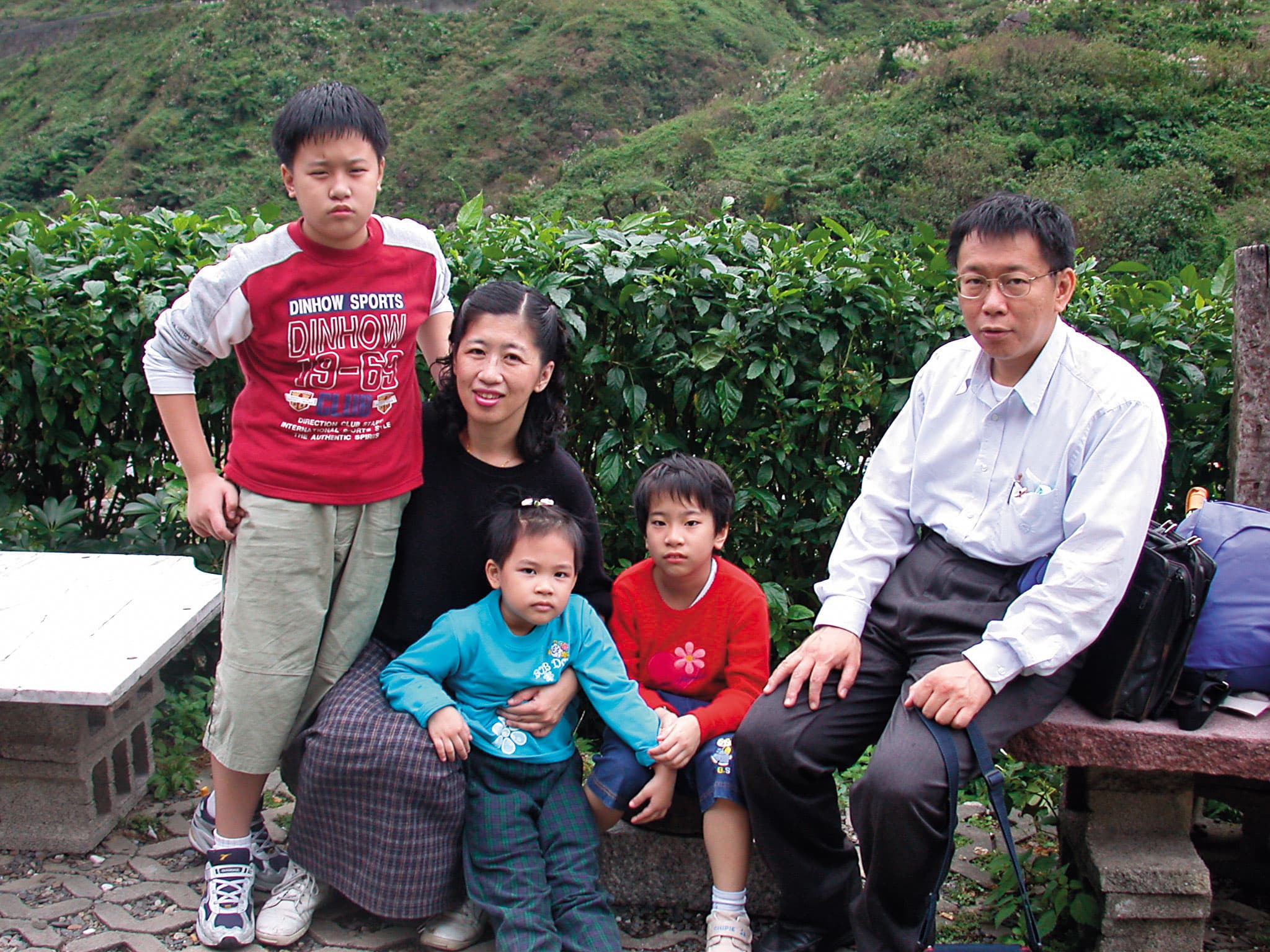 柯文哲(右)和陳佩琪(左2)育有1兒2女。(陳佩琪提供)