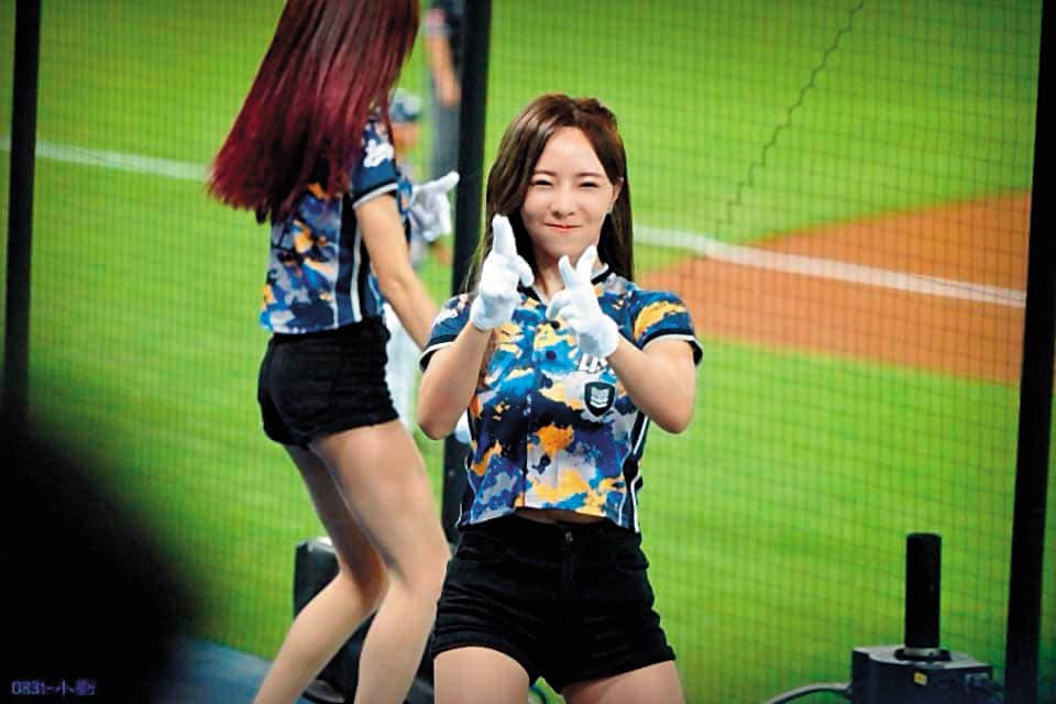 巫苡萱加入LamiGirls啦啦隊3年,目前擔任副隊長,擁有大批粉絲。(翻攝自巫苡萱IG)