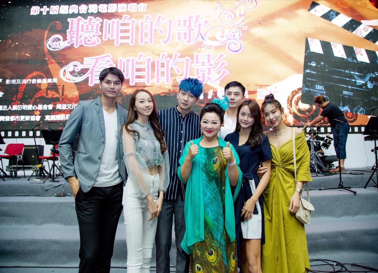 微電影《我們的故事》演員群與白冰冰合影。(陳孝志提供)