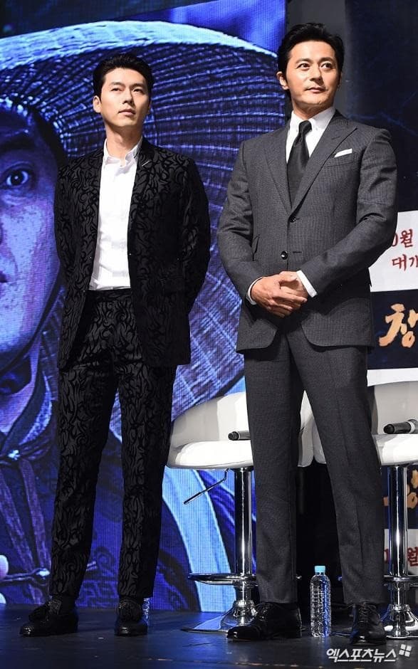 張東健(右)、炫彬為主演的古裝殭屍片《屍落之城》出席製作報告會,分享首次合作的心情。