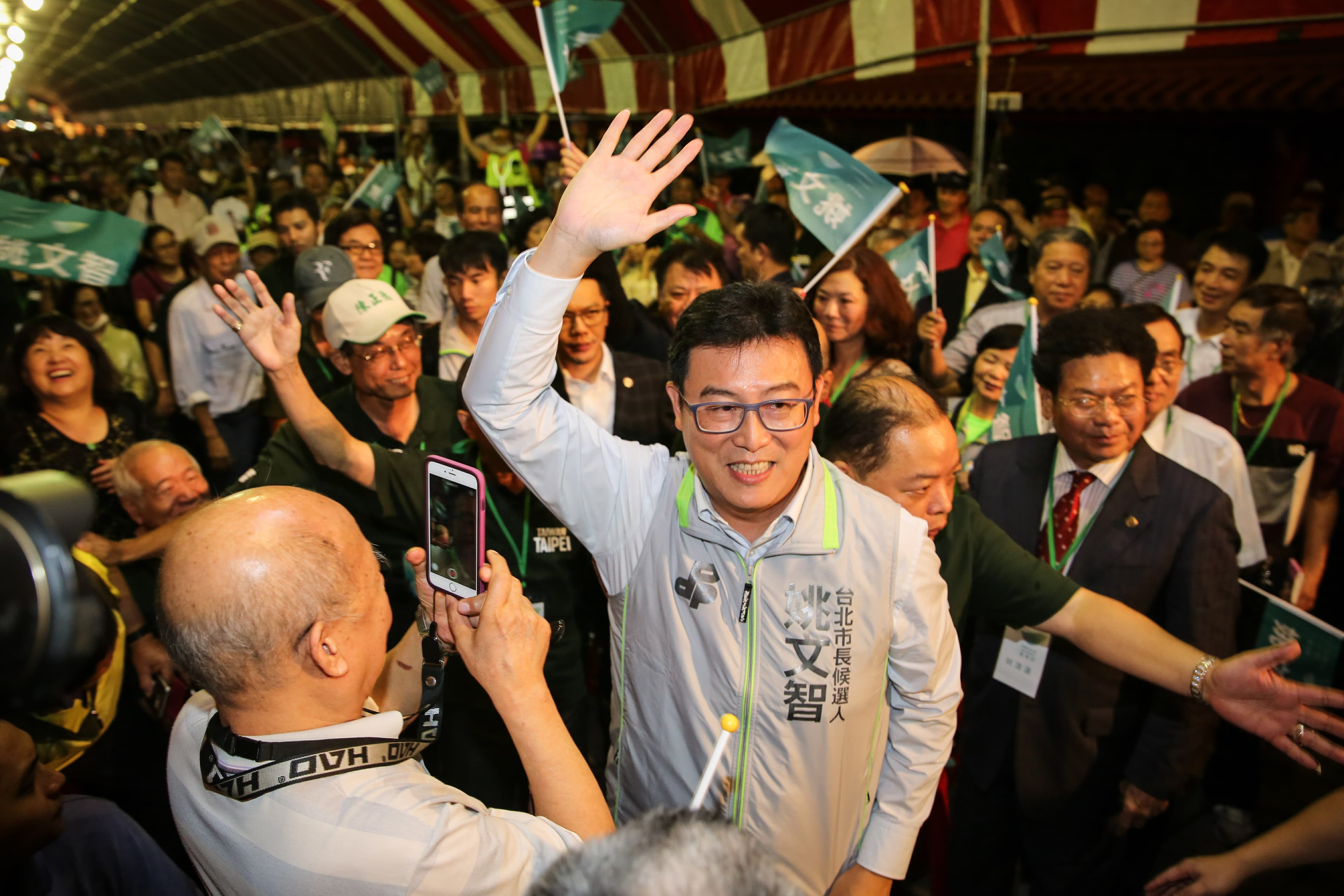民進黨台北市長參選人姚文智今晚舉行首場後援會成立晚會。