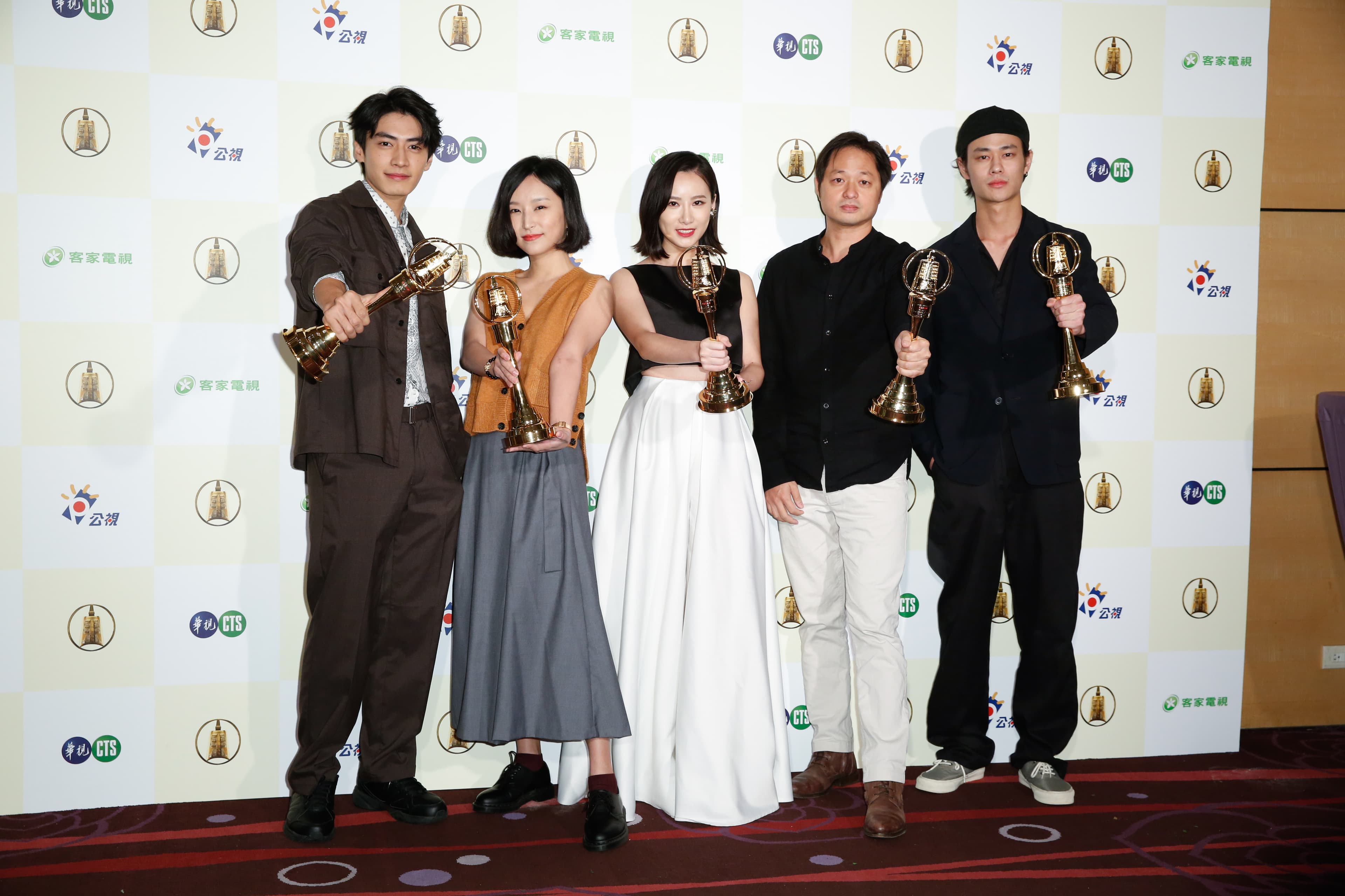 宋柏緯(左起)、法蘭、胡廣雯、導演鄭有傑、夏騰宏今出席金鐘入圍茶會。