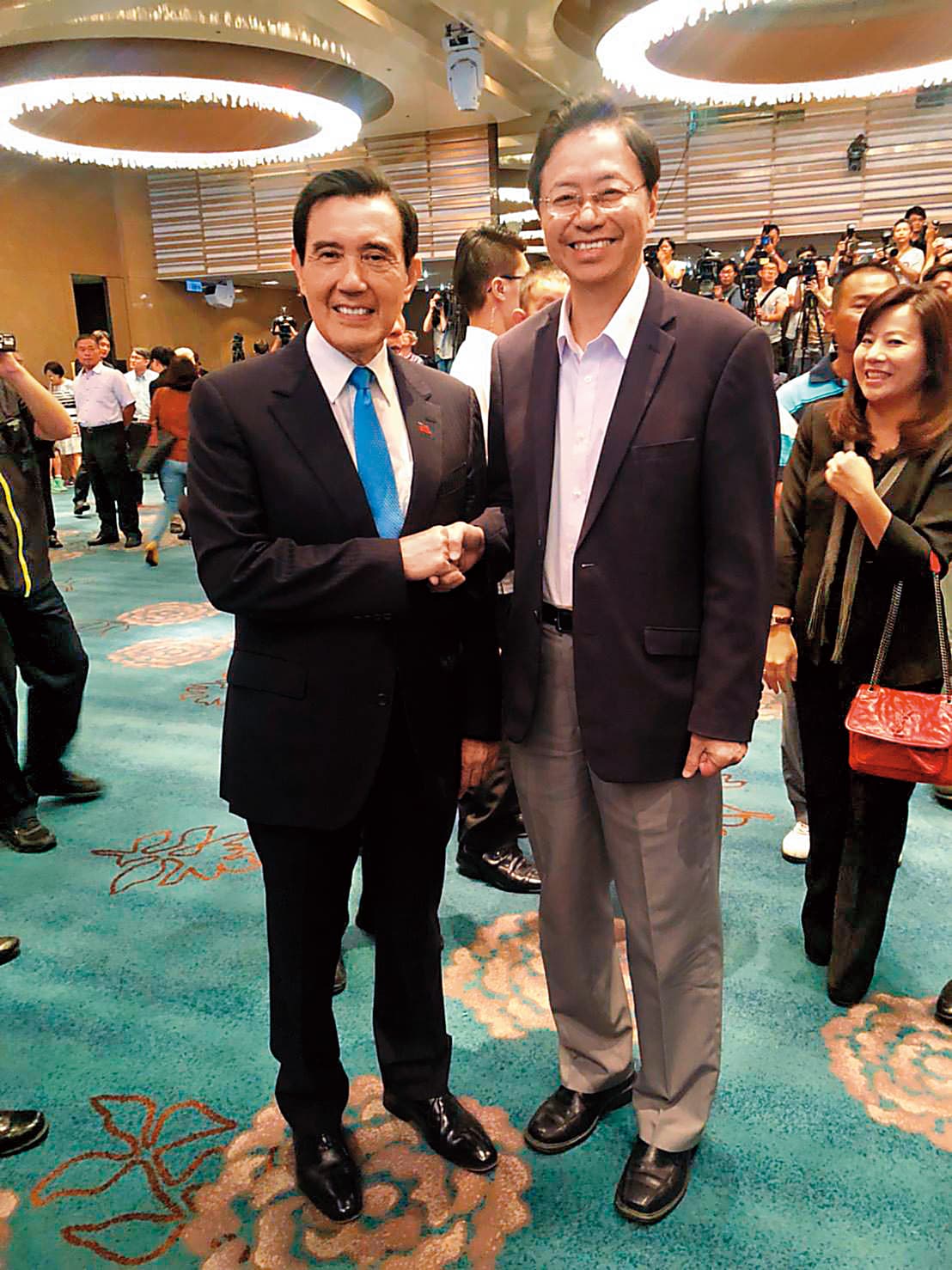 張善政（右）是馬英九（左）在總統任內最受歡迎的閣揆，現更被拱參選總統。圖為馬英九基金會成立茶會。（翻攝張善政臉書）