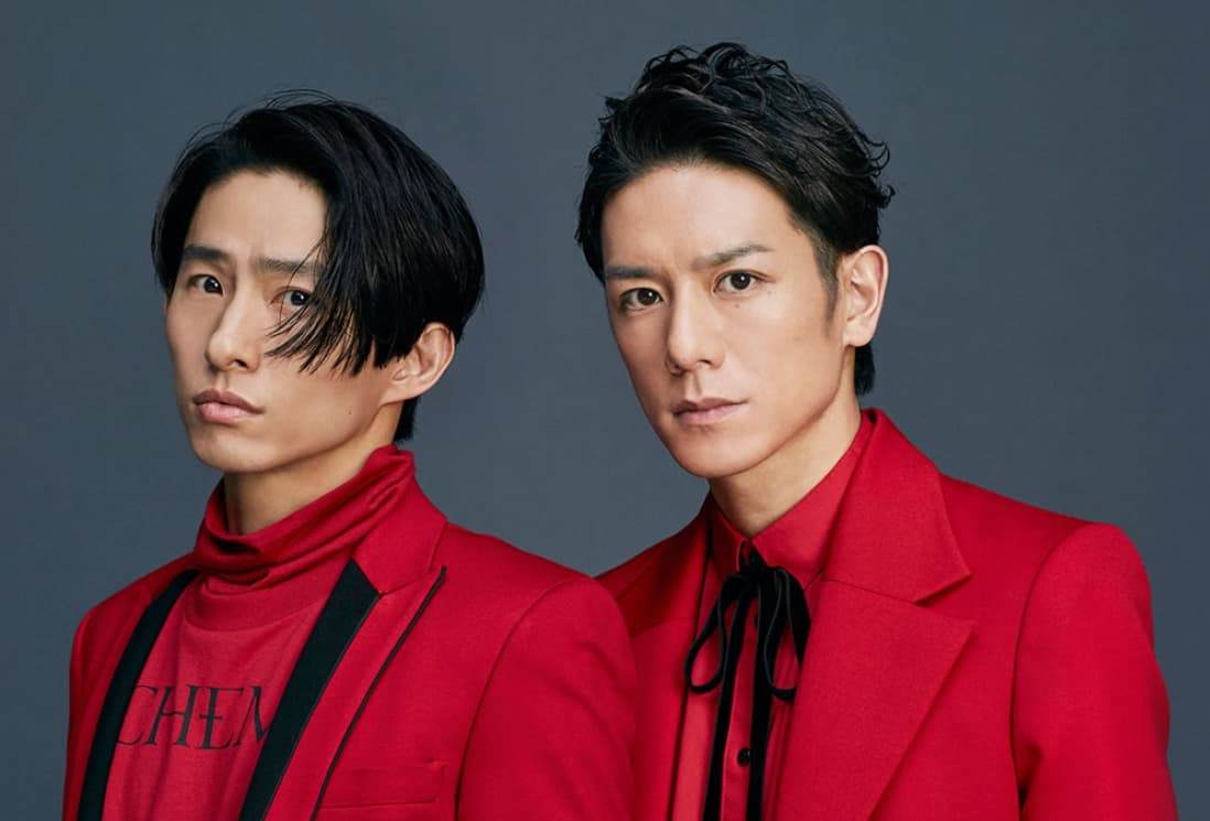 今年4月時瀧澤秀明(右)與V6三宅健宣布組成新團體「KEN☆Tackey」(翻攝自KEN☆Tackey官網)