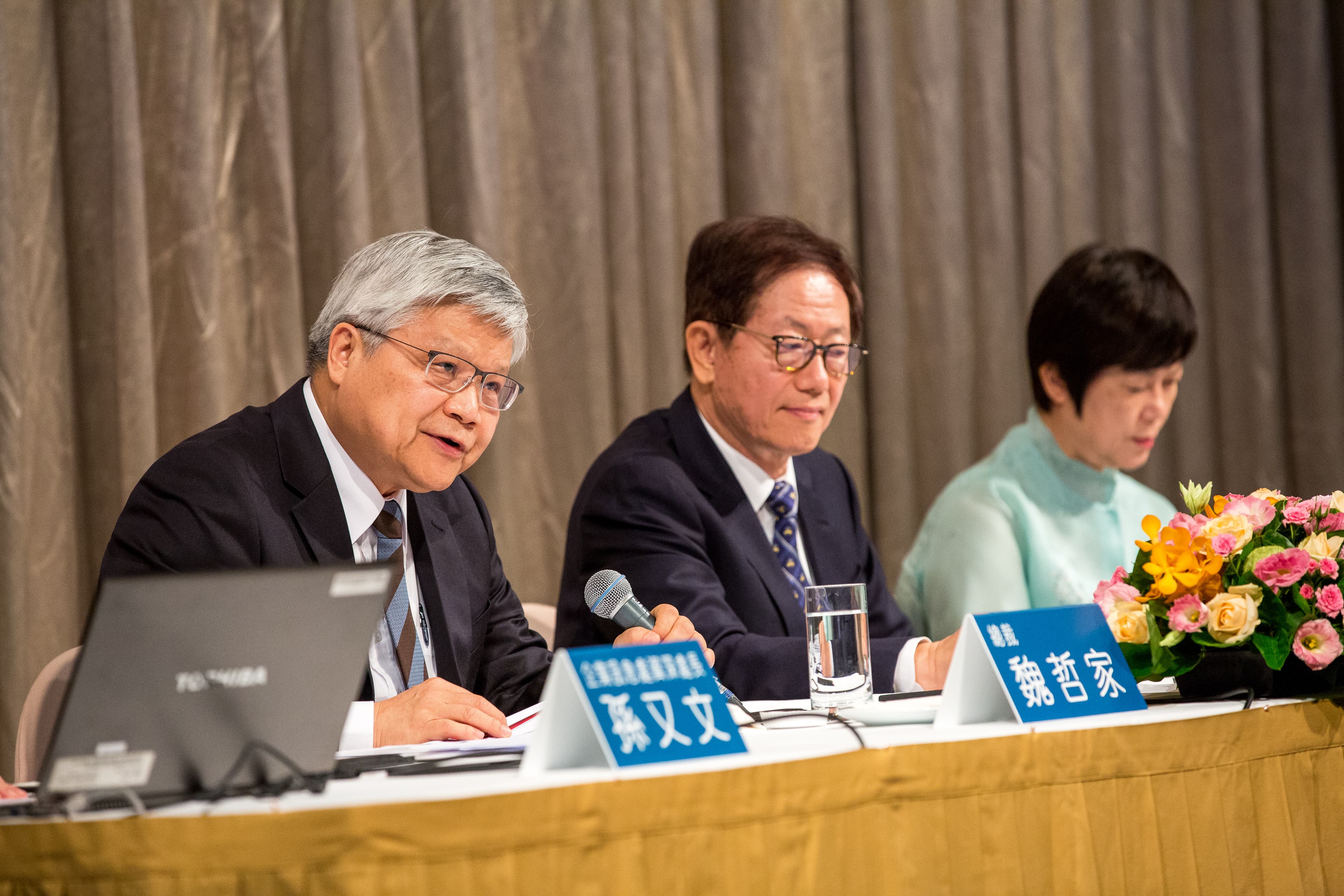 隨著大立光、台積電等重量級法說會登場,將是觀察台股走勢和景氣風向球的重要指標。