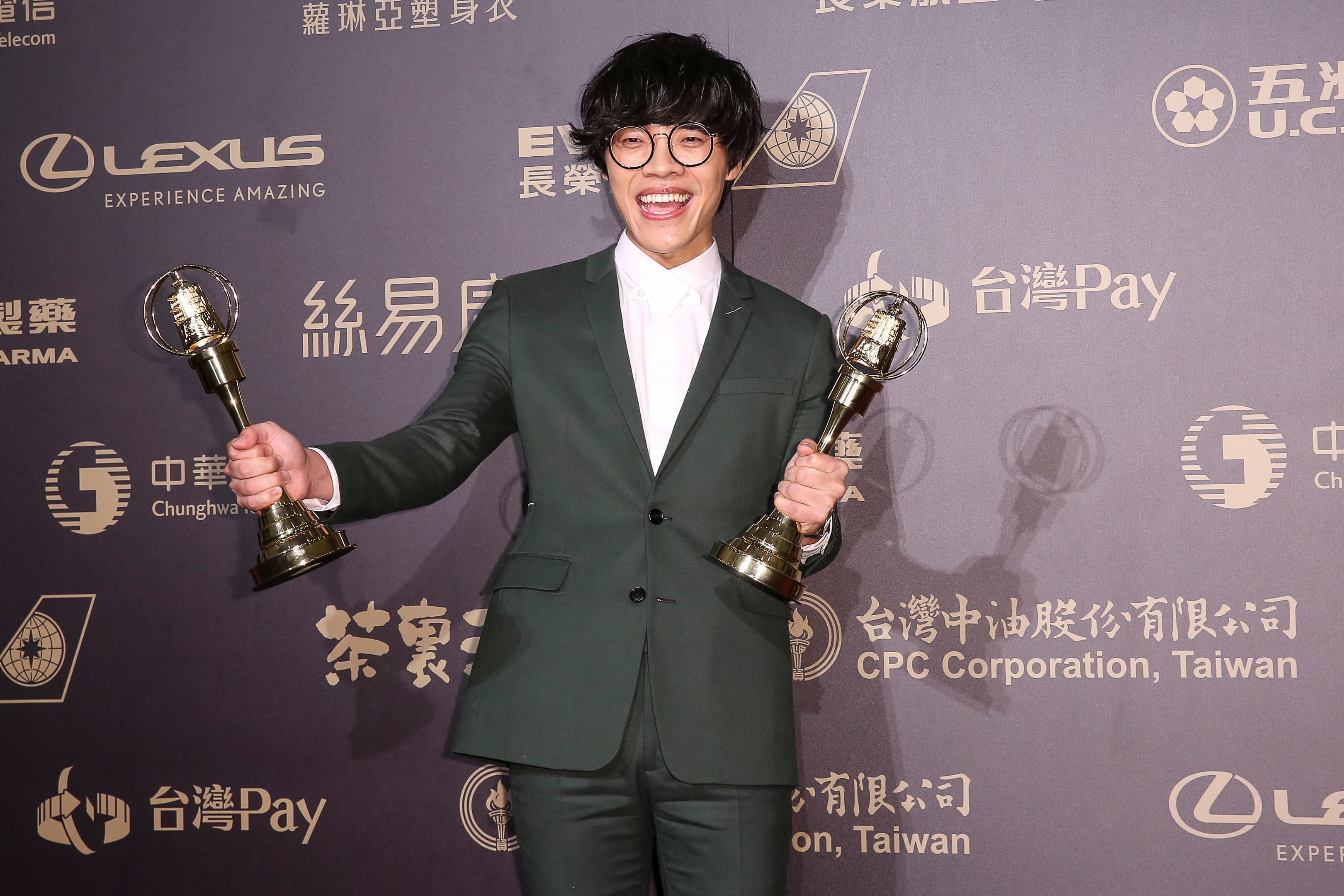 盧廣仲連中兩元,感到非常開心。