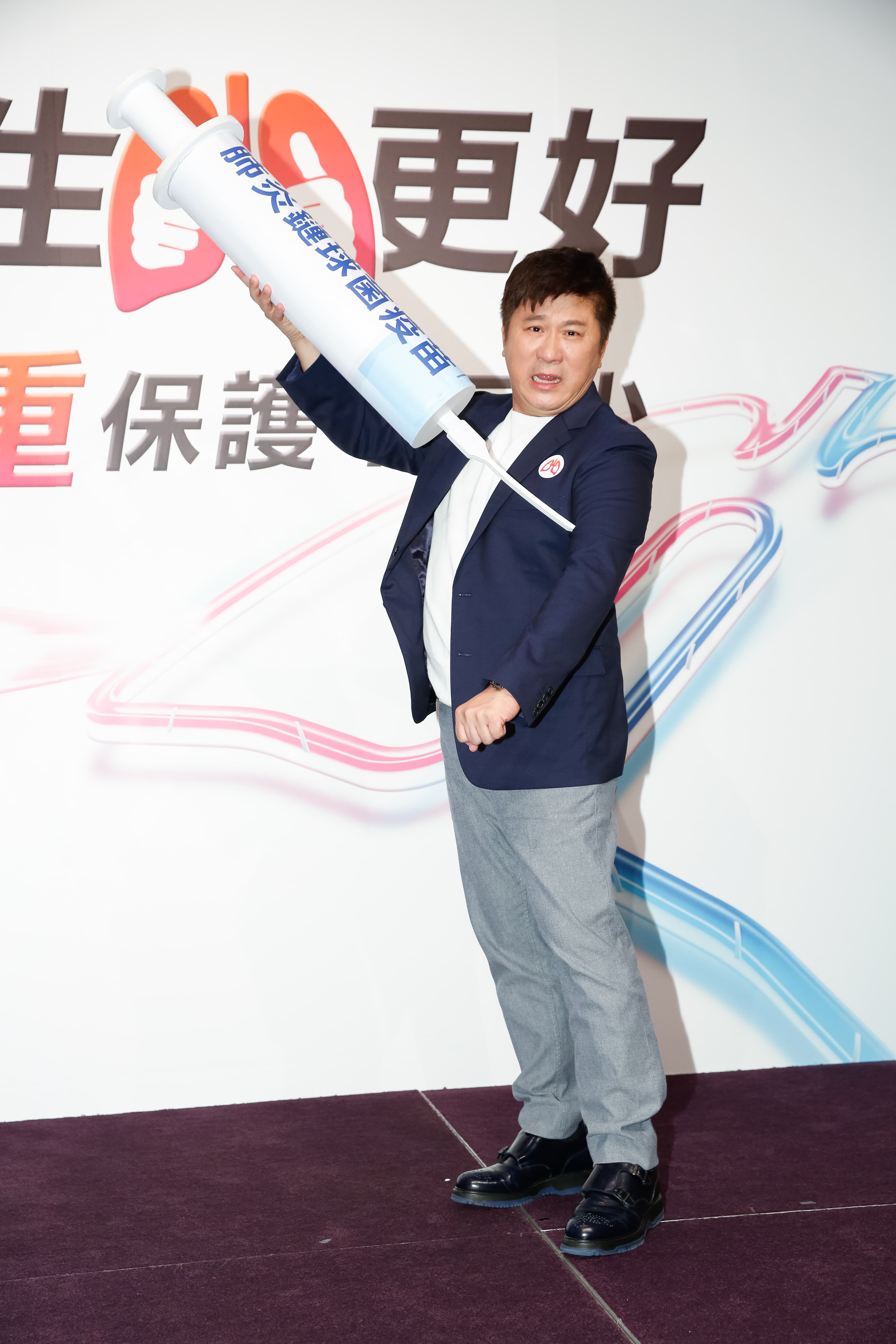 胡瓜今天出席衛教記者會,透露自己曾經感染肺炎,一度咳出血絲。