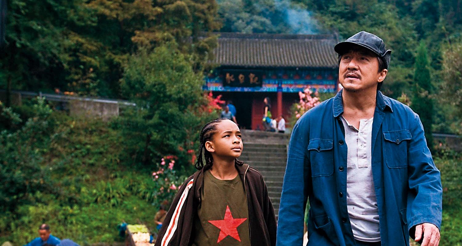 《功夫夢》是中美合資,2010年推出後在美國反應奇佳,但在中國卻是成龍(右)票房最差的作品。因為劇情牽涉霸凌,片中華人角色除成龍外幾乎都是壞人,觀眾不買帳。左為傑登史密斯。(東方IC)