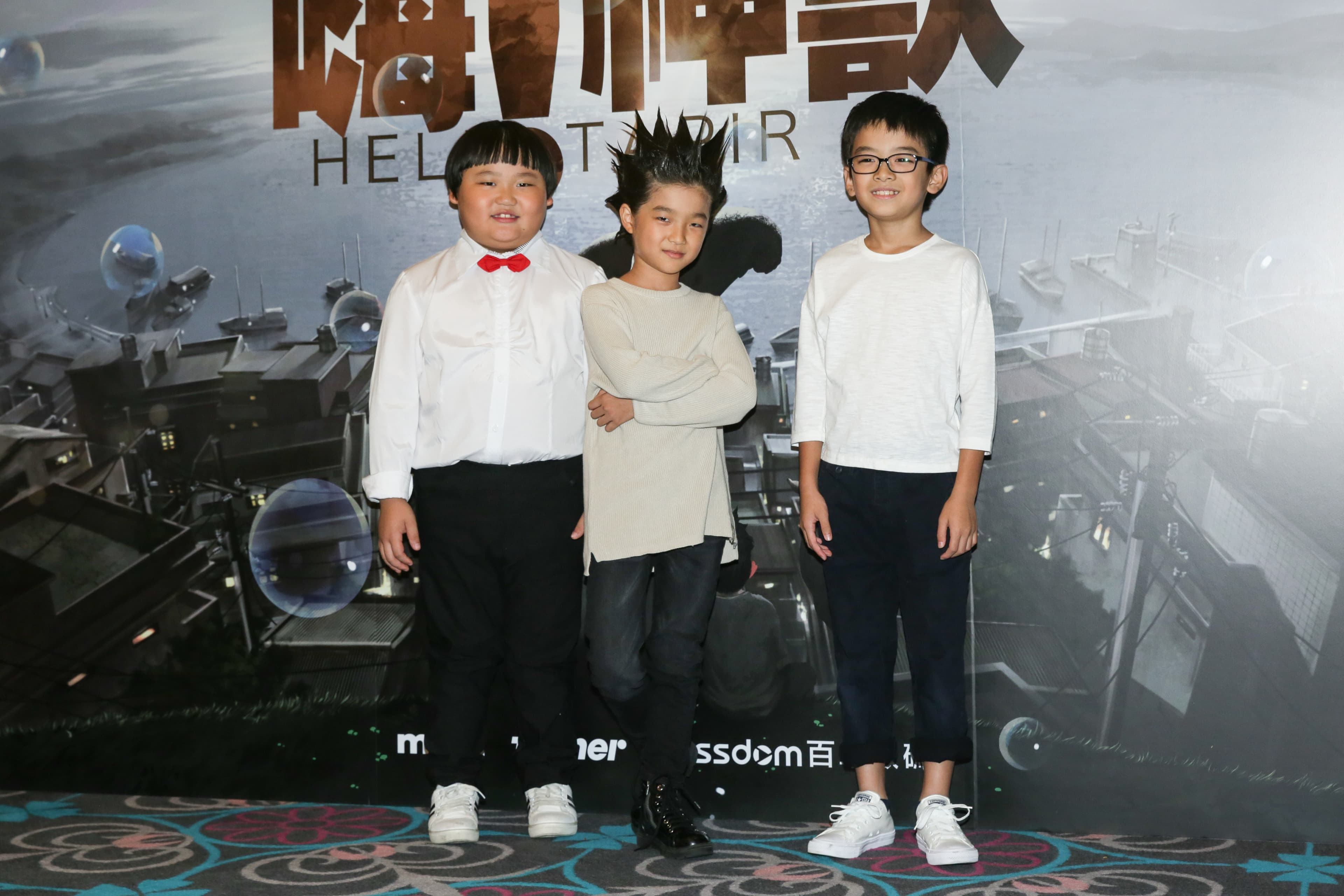 白潤音(中)頂著一頭亂髮,合照時自動站在C位,與陳京甫(左)、林佑銓(右)是《嗨!神獸》片中的開心果。