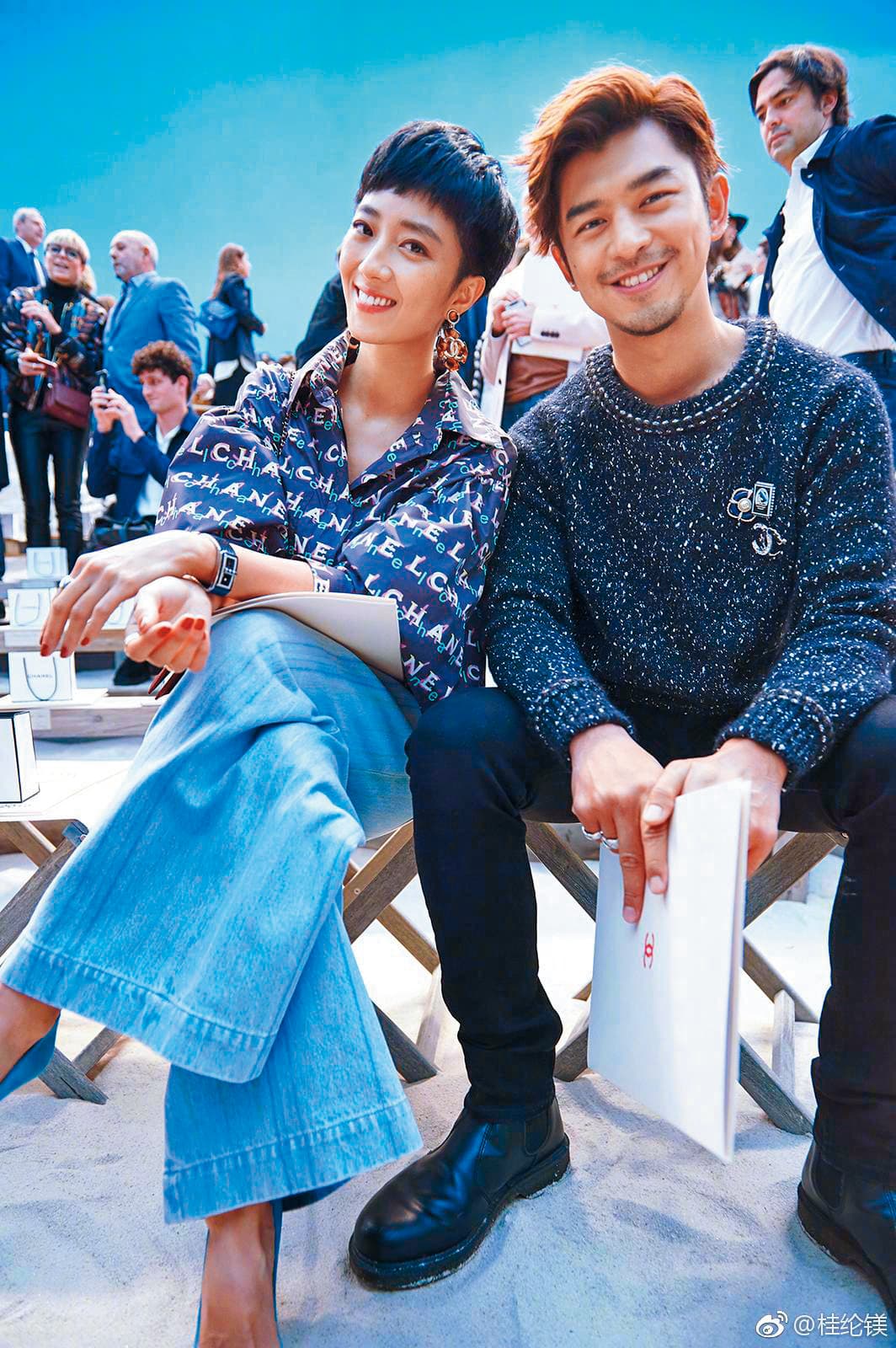 桂綸鎂與陳柏霖獲邀赴巴黎時裝週看香奈兒2019年春夏新裝走秀。(翻攝自桂綸鎂微博)