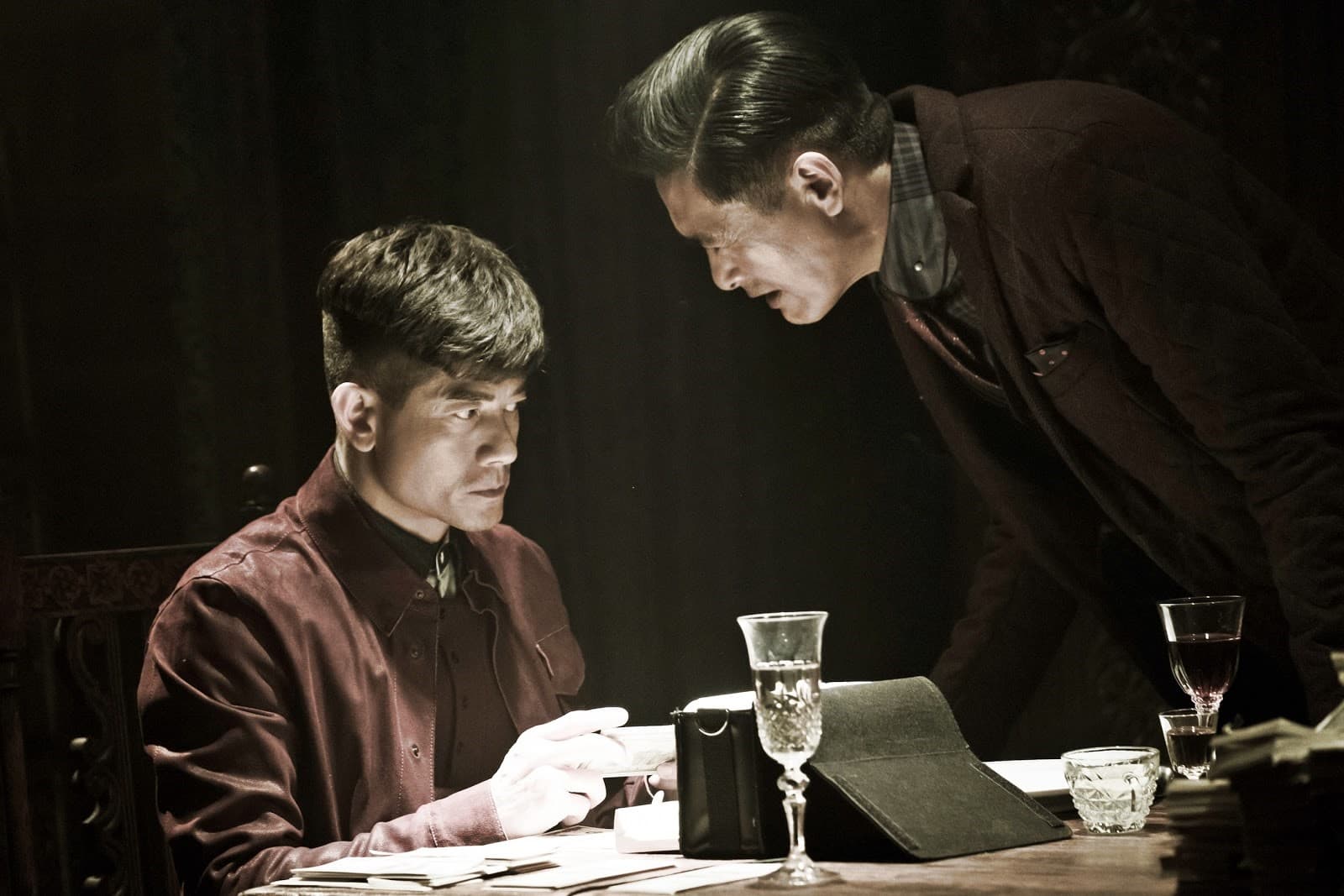 周潤發(右)與郭富城在電影《無雙》中飆戲,導演莊文強也對兩人差異有近距離觀察。(双喜提供)