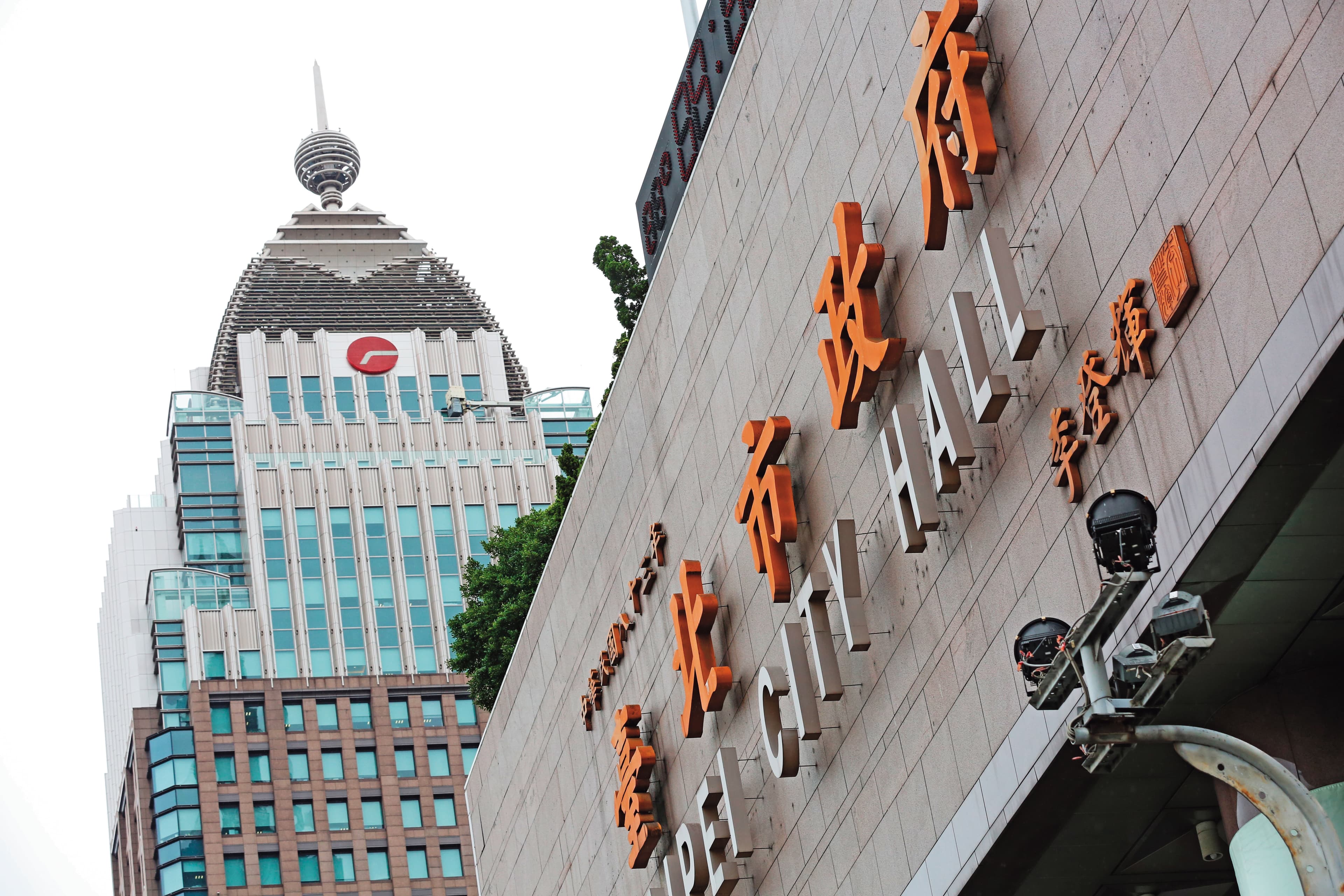 遠雄與北市府在大巨蛋停工後交鋒不斷,在趙藤雄淡出經營後已獲改善。