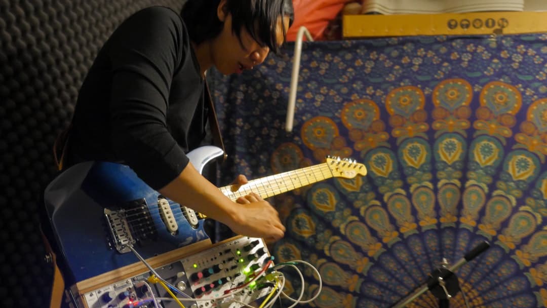 《大浪人生》(My Life with the Wave),聚焦兩位移居南國高雄的音樂工作者。(高雄電影節提供)