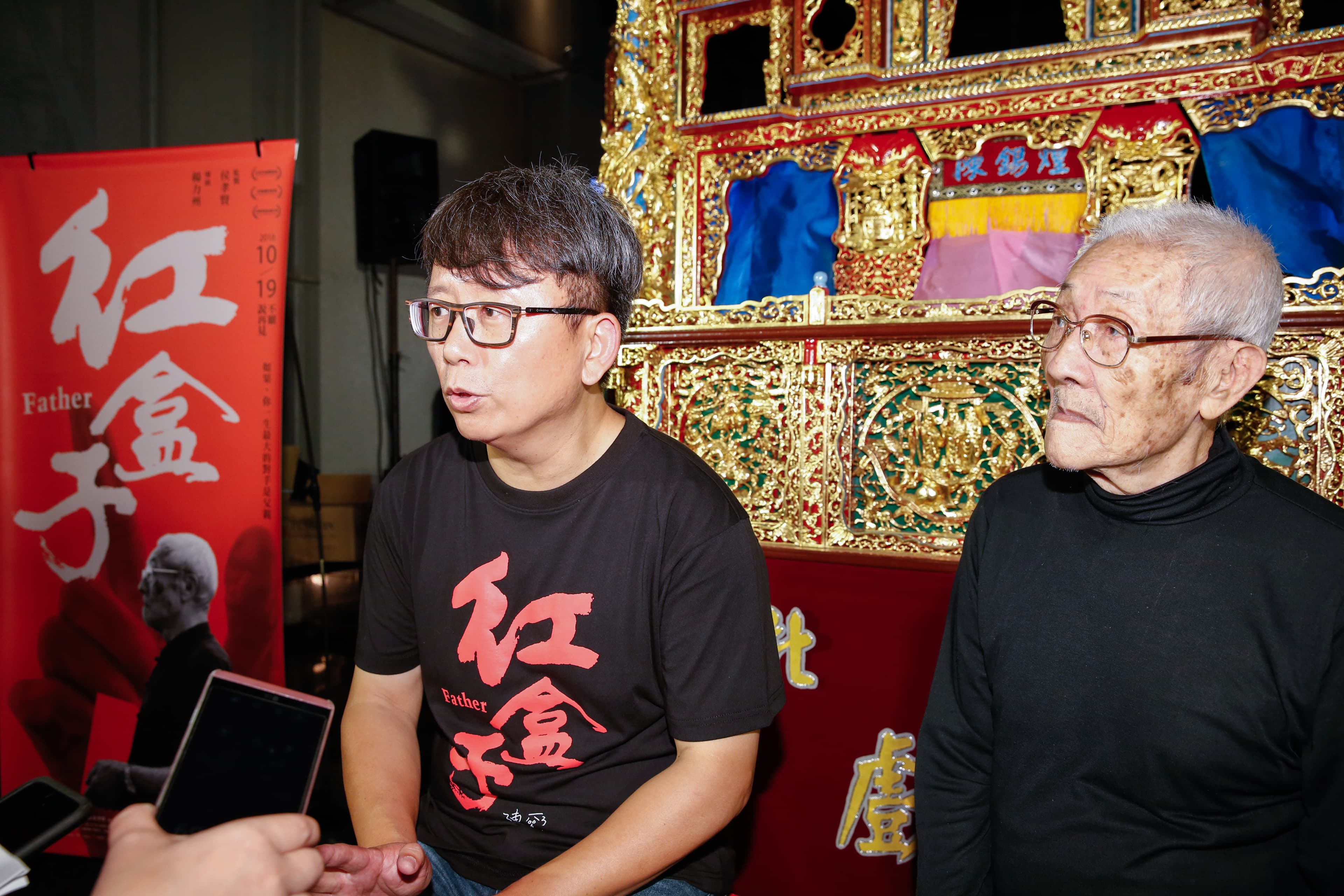 對於亦宛然劇團執行長李俊寬發聲明抗議,楊力州無奈表示家家有本難念的經,日後他會正式發聲明回應。