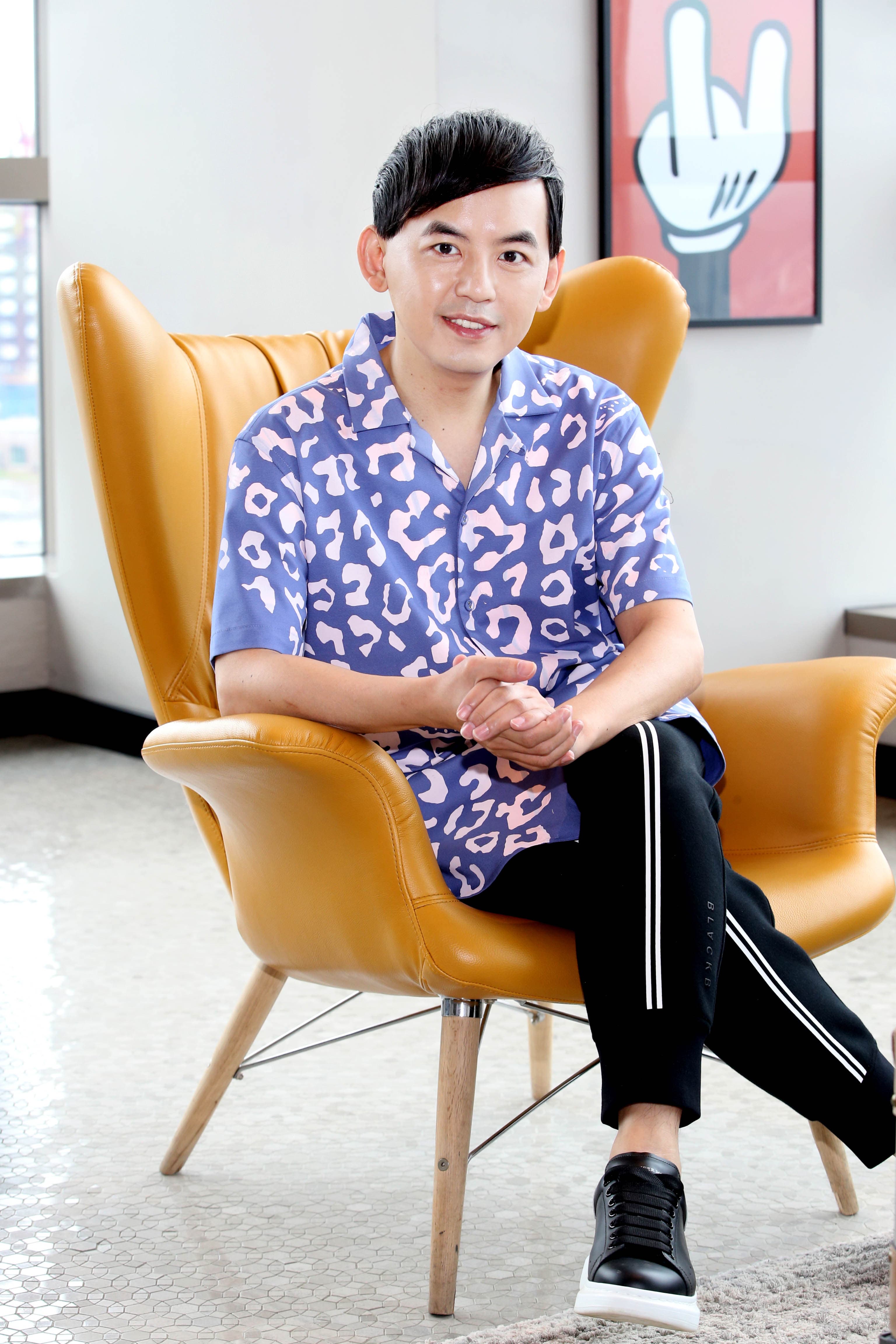 黃子佼成為歌手後決定多唱少說,對於校園演唱興致勃勃。(大鵬經紀提供)
