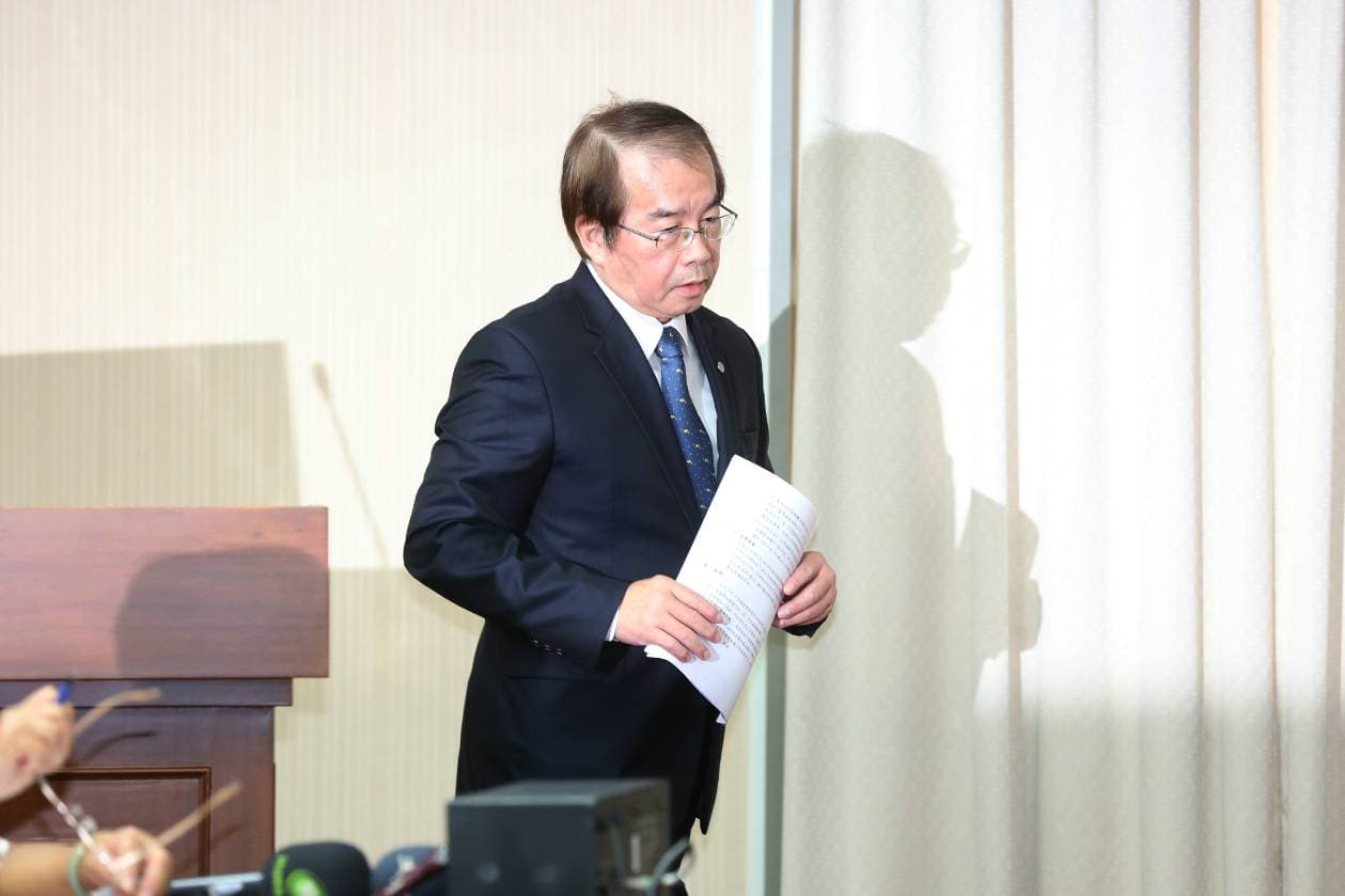 台鐵局長鹿潔身也出席交通委員會。
