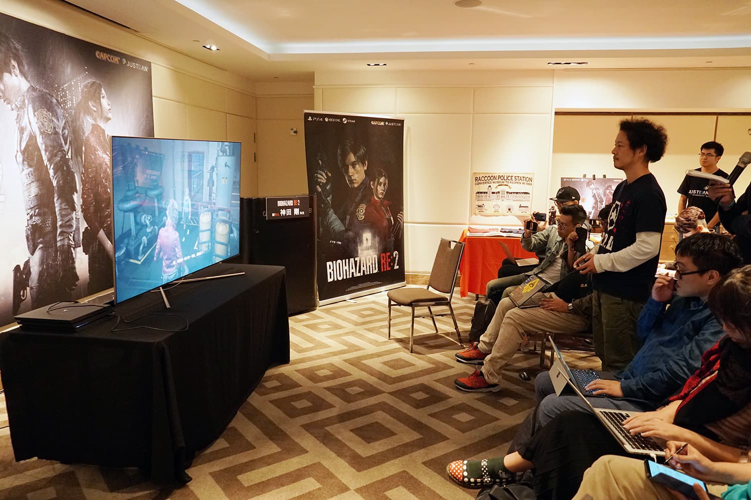 神田剛現場試玩遊戲,詳細解說新版的一些特色細節。