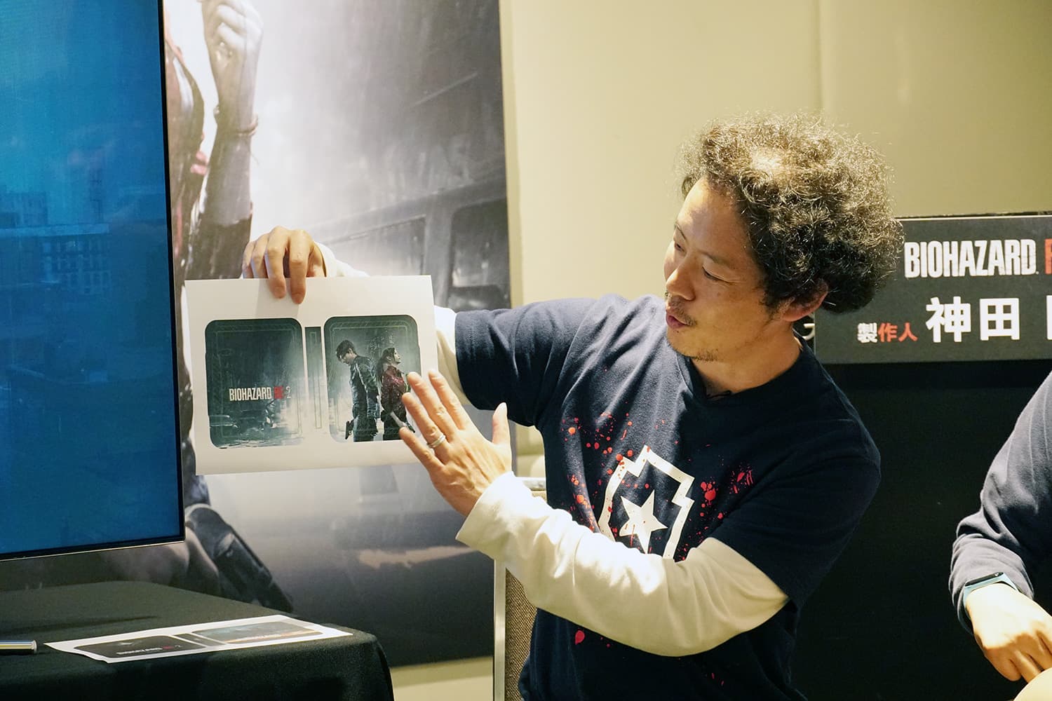 神田剛在現場也特別展示台灣專用鐵盒版的封面、封底設計。