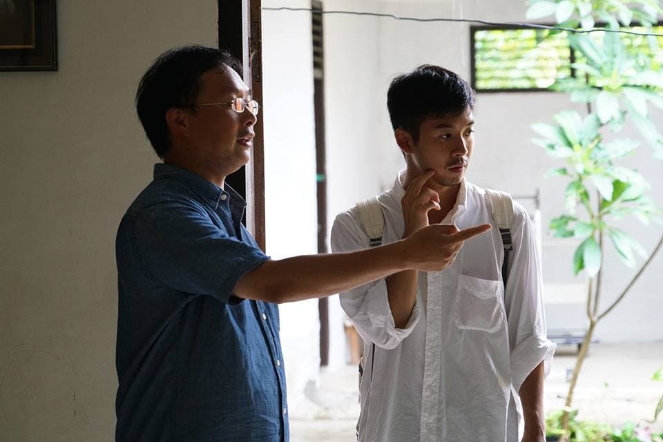 深田晃司(左)指導多次合作的新生代男星太賀演出。(天馬行空提供)