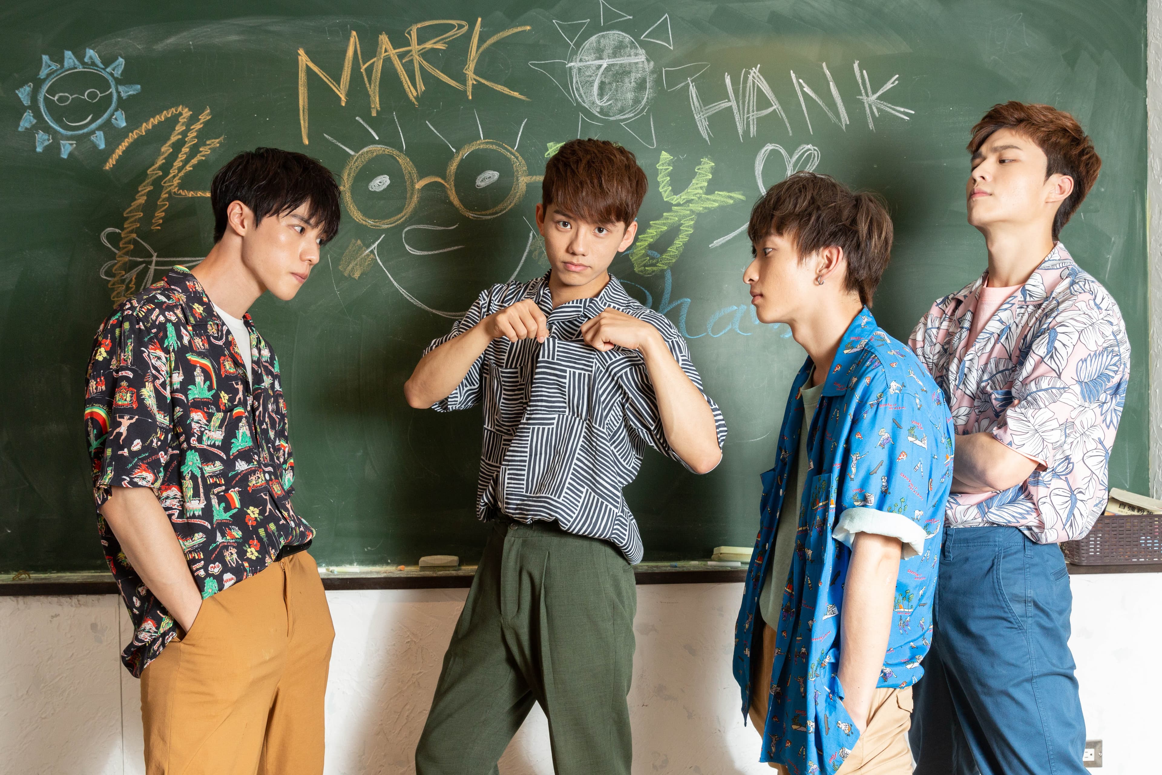 Mark（左二）的口袋裡裝著什麼？noovy成員們也很好奇。
