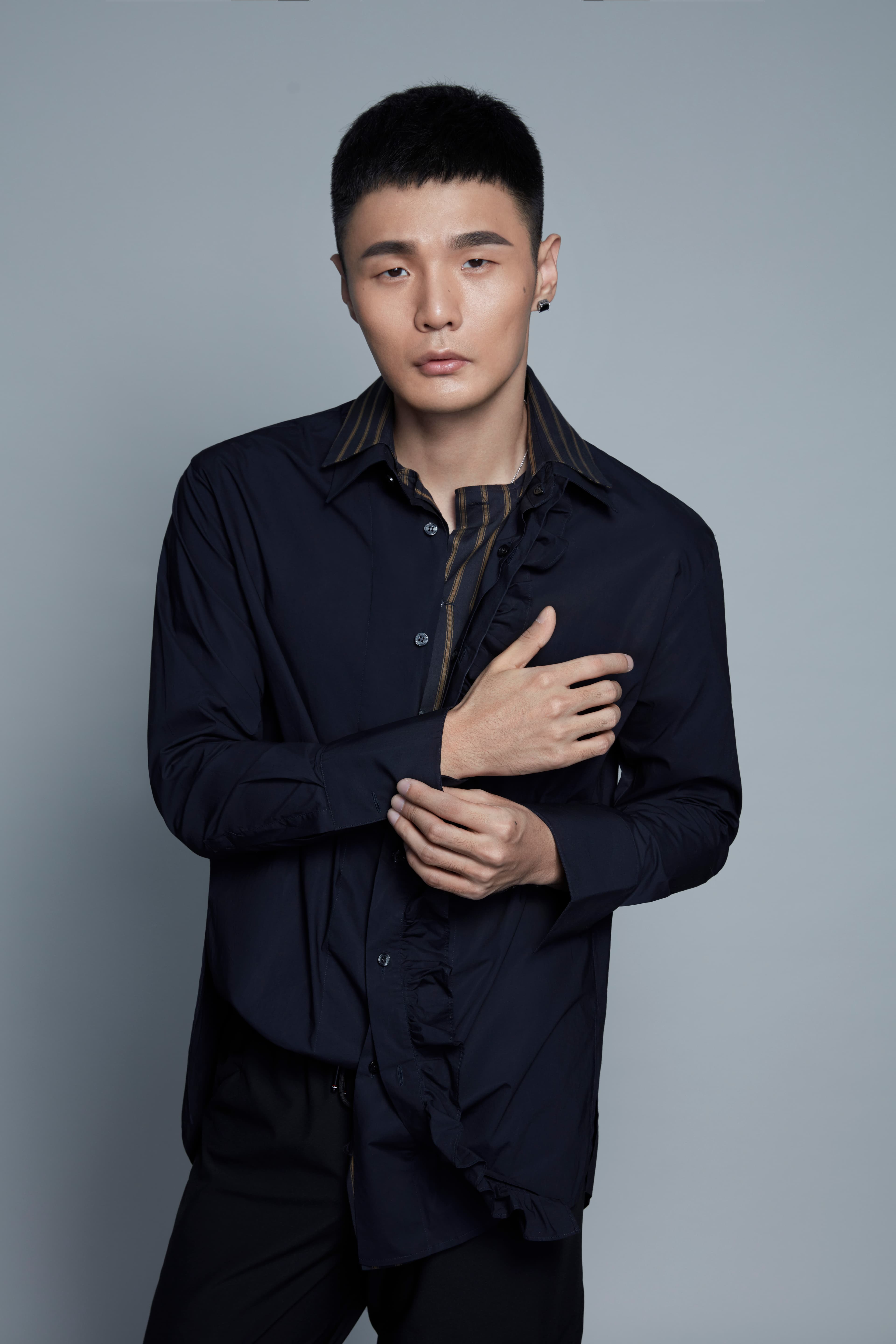 李榮浩蟬聯本週冠軍,專輯宣傳曝光不多仍氣勢驚人。(華納音樂提供)