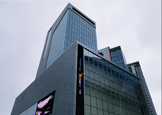 CJ E&M是韓國最大的娛樂集團,旗下有Mnet電視台、電影公司、經紀公司等。(翻攝自Dram網站)