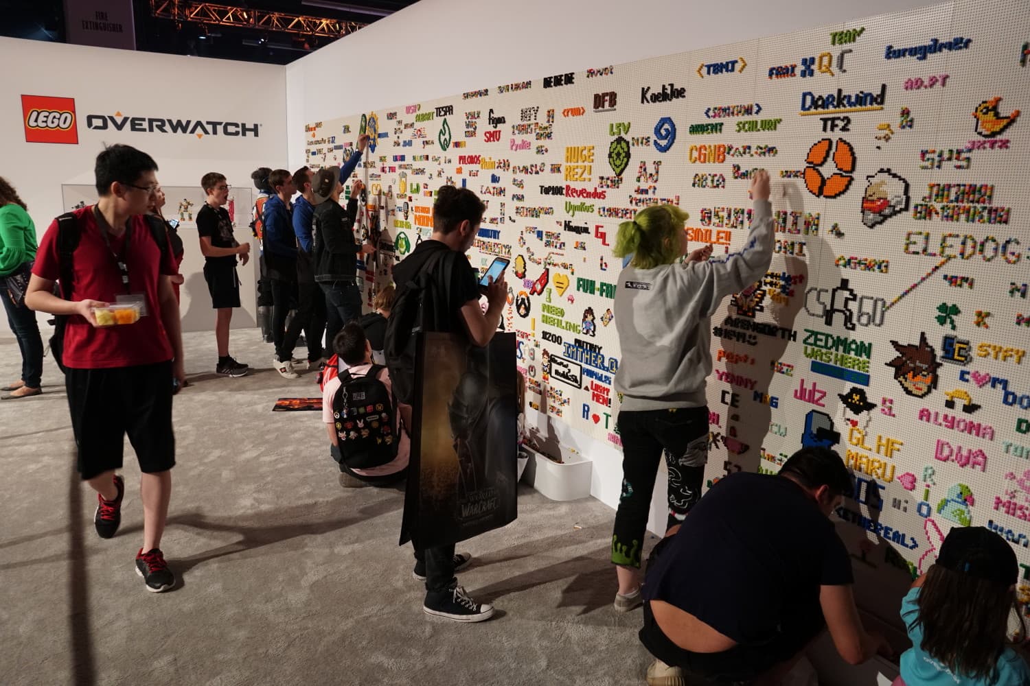 樂高在Blizzcon會場中設計了一面樂高牆，讓參加活動的暴雪粉絲可以任意用積木裝飾牆壁。