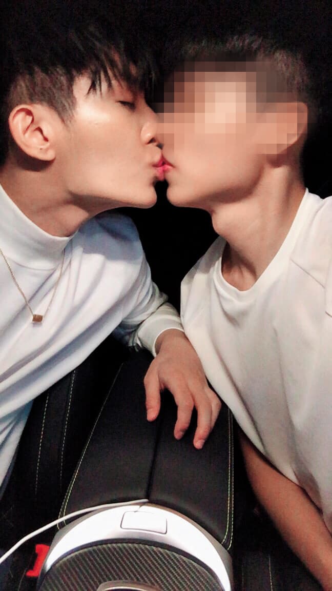 讀者提供炎亞綸和B男在車上的接吻照,甜蜜程度就如同情侶一般。(讀者提供)
