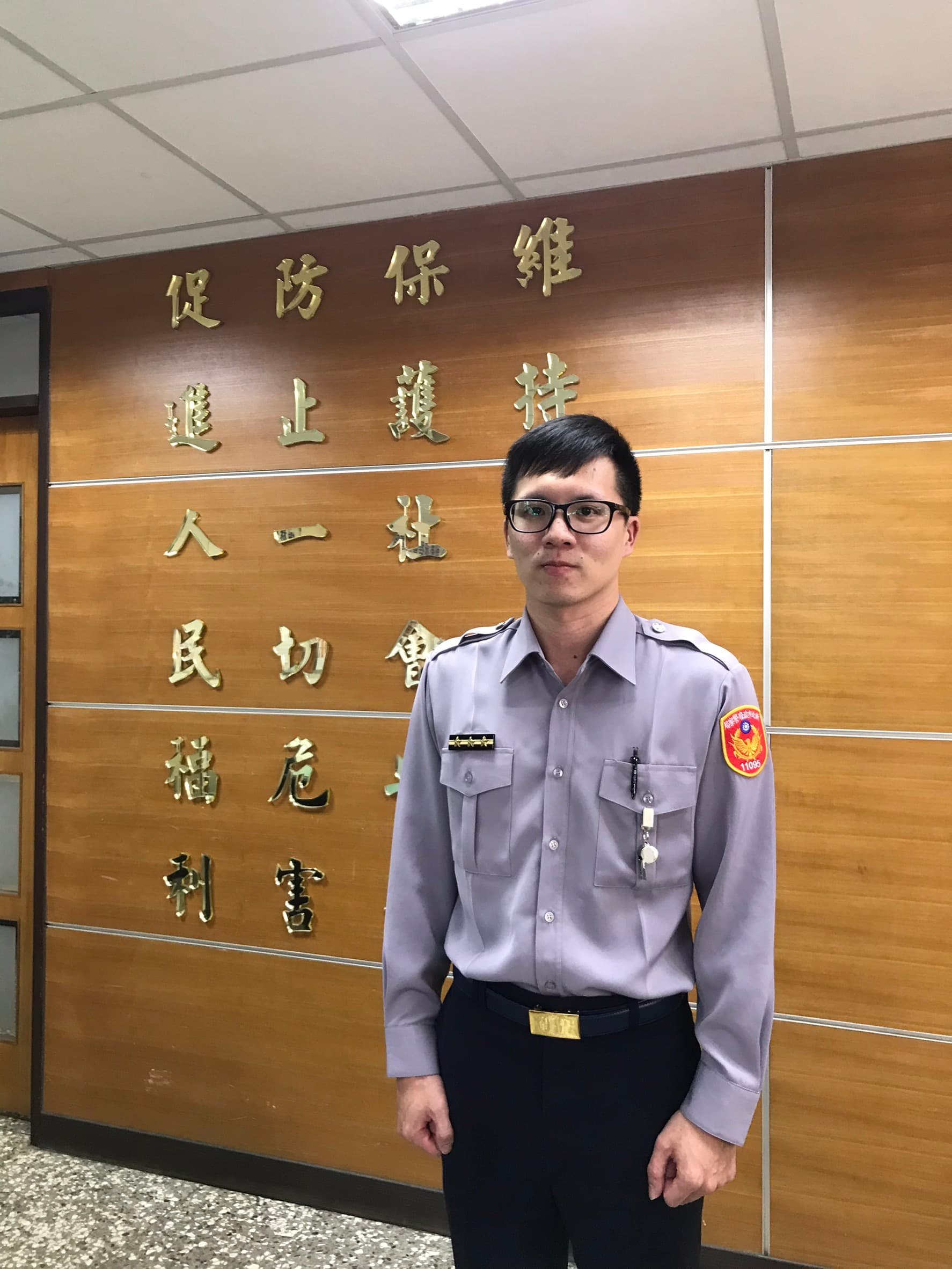剛畢業6天的菜鳥警員游勝嘉破獲1公斤安毒,立了大功。(翻攝畫面)