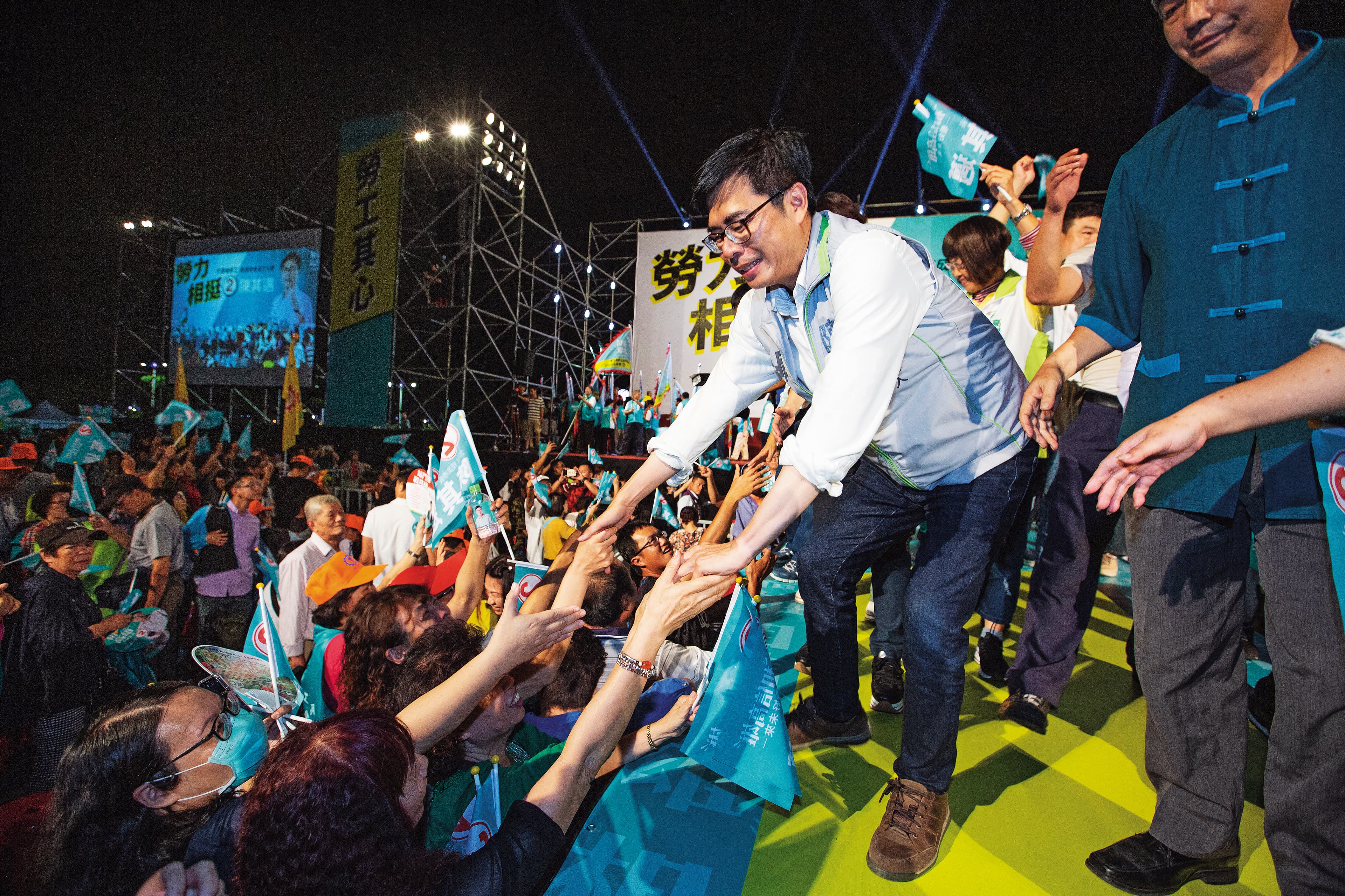韓流攪亂一池春水，衝擊民進黨高雄市長候選人陳其邁選情，讓綠營急忙回防南台灣。